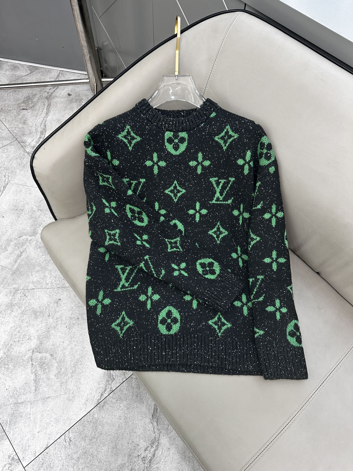 LV毛衣 2025秋冬最新系列，专柜1:1顶级复刻，顶级版本！加厚款，潮人必备单品！懂货的老铁赶紧下手，