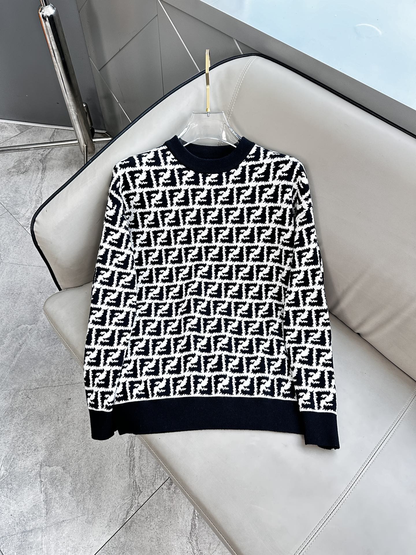 芬迪毛衣 2025秋冬最新系列，专柜1:1顶级复刻，顶级版本！加厚款，潮人必备单品！懂货的老铁赶紧下手，