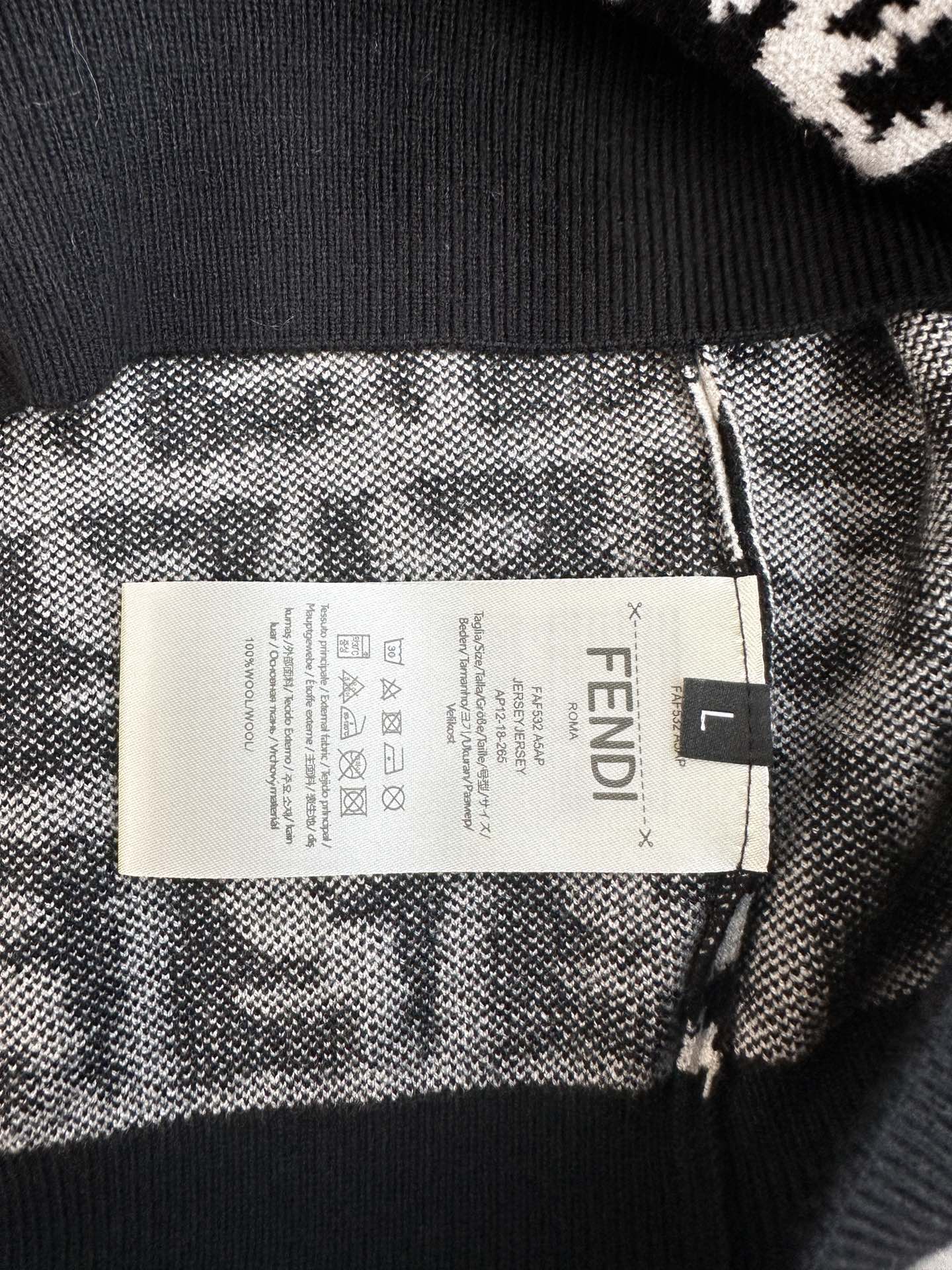 芬迪毛衣 2025秋冬最新系列，专柜1:1顶级复刻，顶级版本！加厚款，潮人必备单品！懂货的老铁赶紧下手，