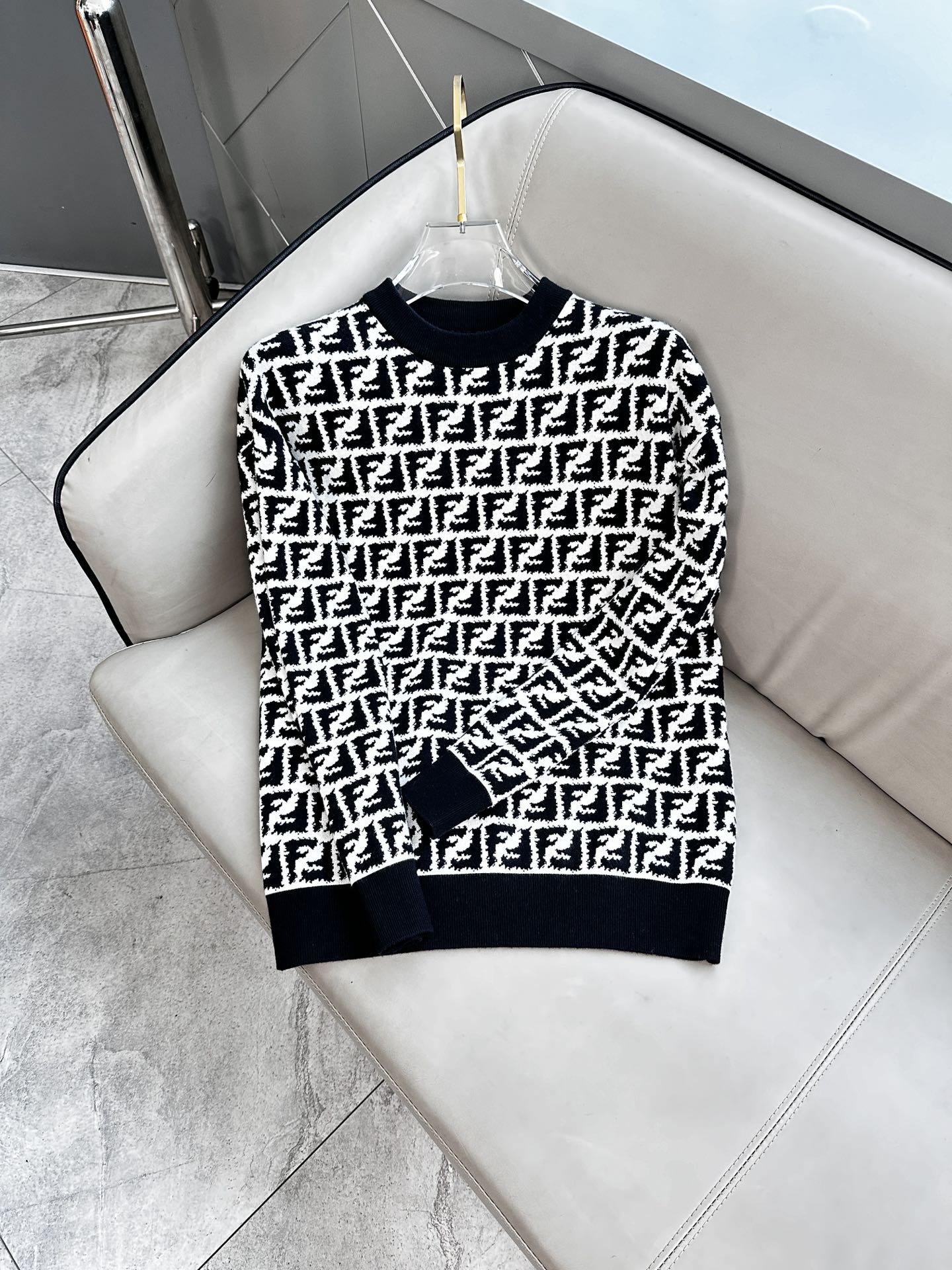 芬迪毛衣 2025秋冬最新系列，专柜1:1顶级复刻，顶级版本！加厚款，潮人必备单品！懂货的老铁赶紧下手，