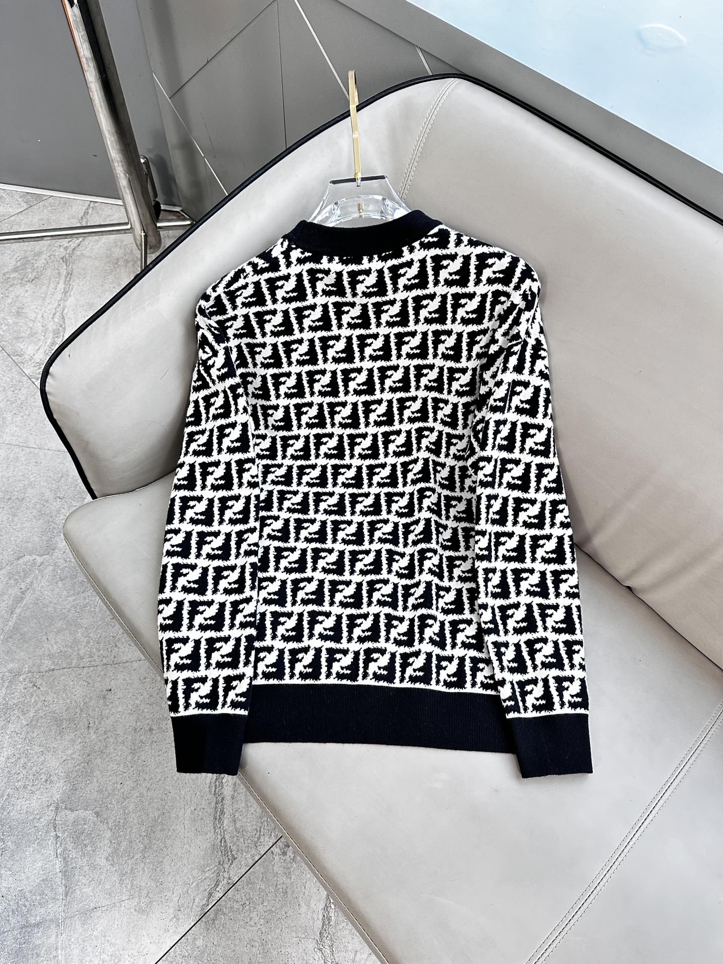 芬迪毛衣 2025秋冬最新系列，专柜1:1顶级复刻，顶级版本！加厚款，潮人必备单品！懂货的老铁赶紧下手，