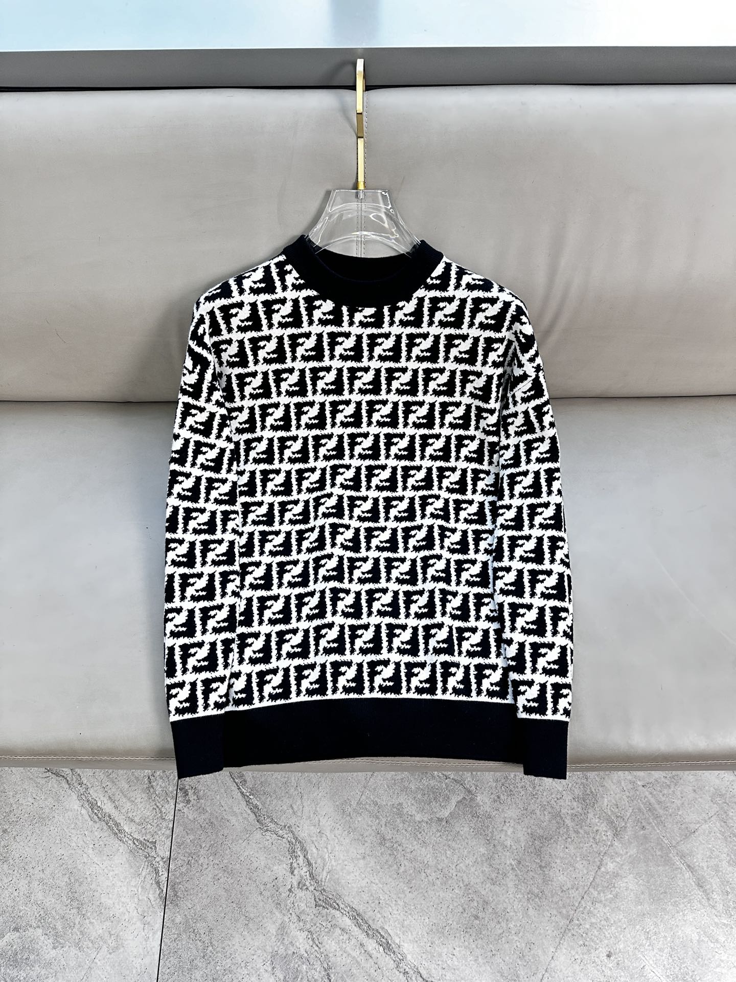 芬迪毛衣 2025秋冬最新系列，专柜1:1顶级复刻，顶级版本！加厚款，潮人必备单品！懂货的老铁赶紧下手，