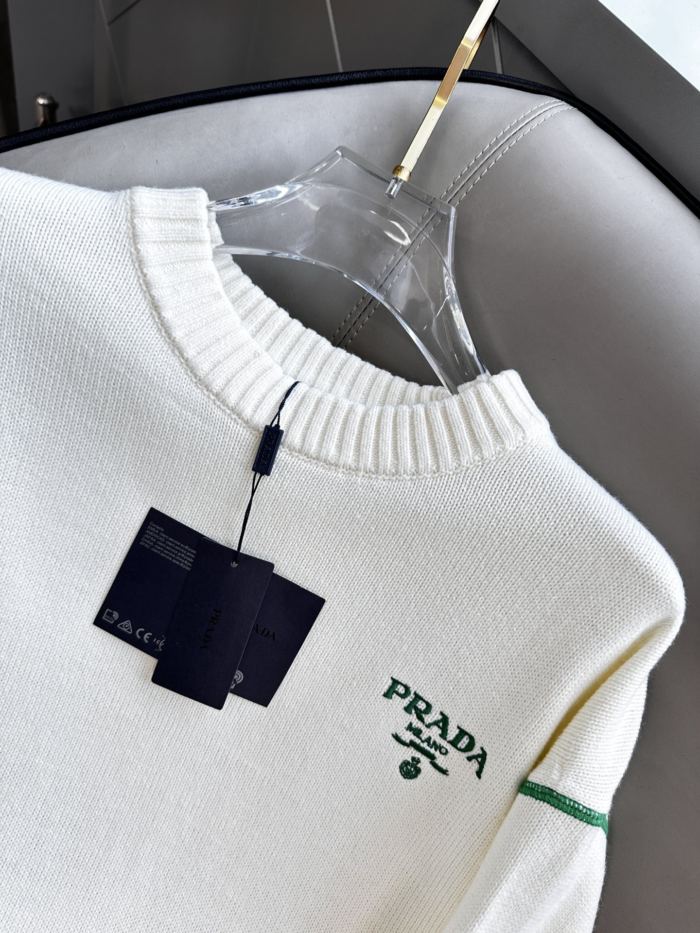 普拉达 Prada 毛衣 2025秋冬最新系列，专柜1:1顶级复刻，顶级版本！加厚款，潮人必备单品！懂货