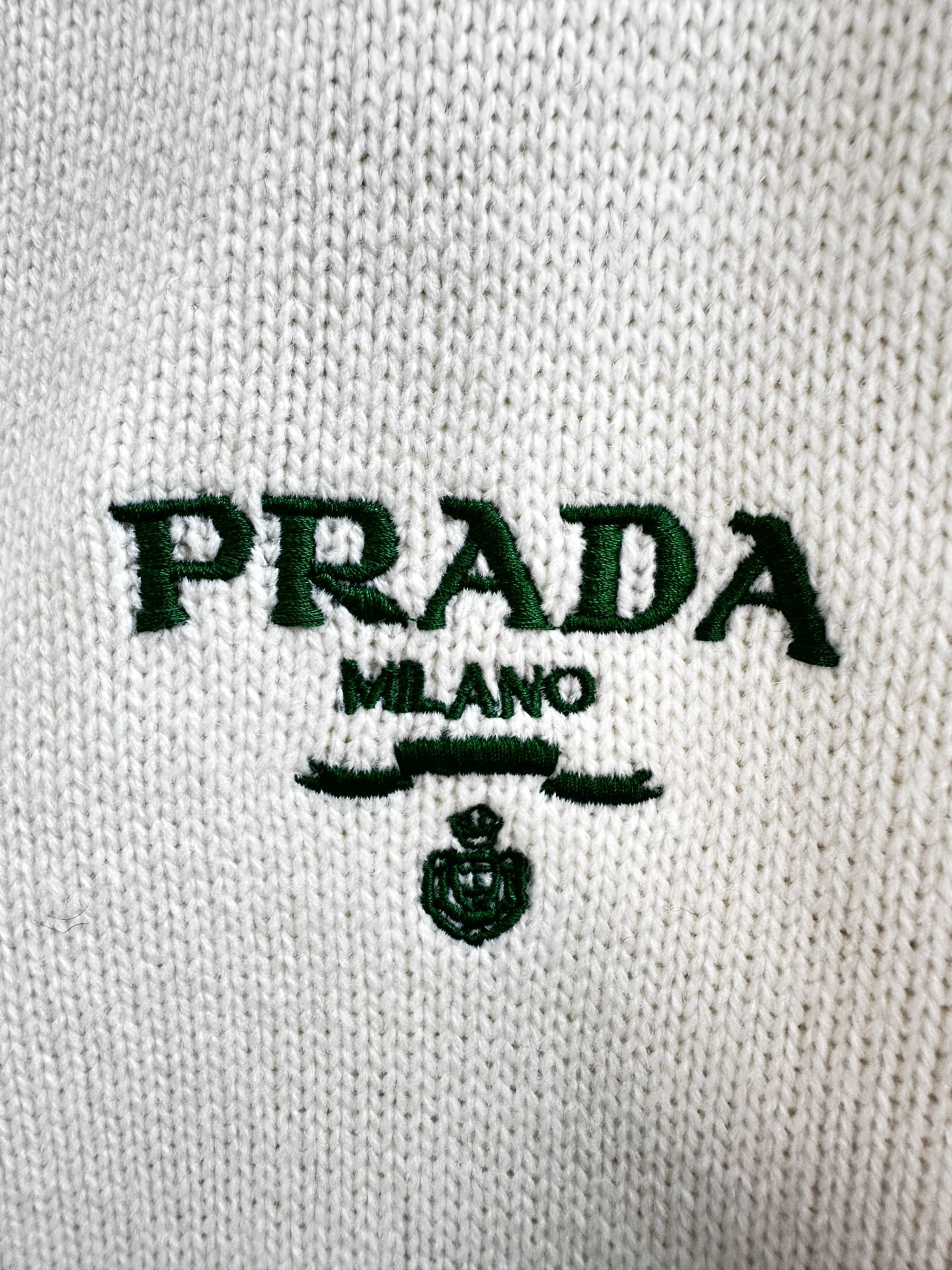 普拉达 Prada 毛衣 2025秋冬最新系列，专柜1:1顶级复刻，顶级版本！加厚款，潮人必备单品！懂货