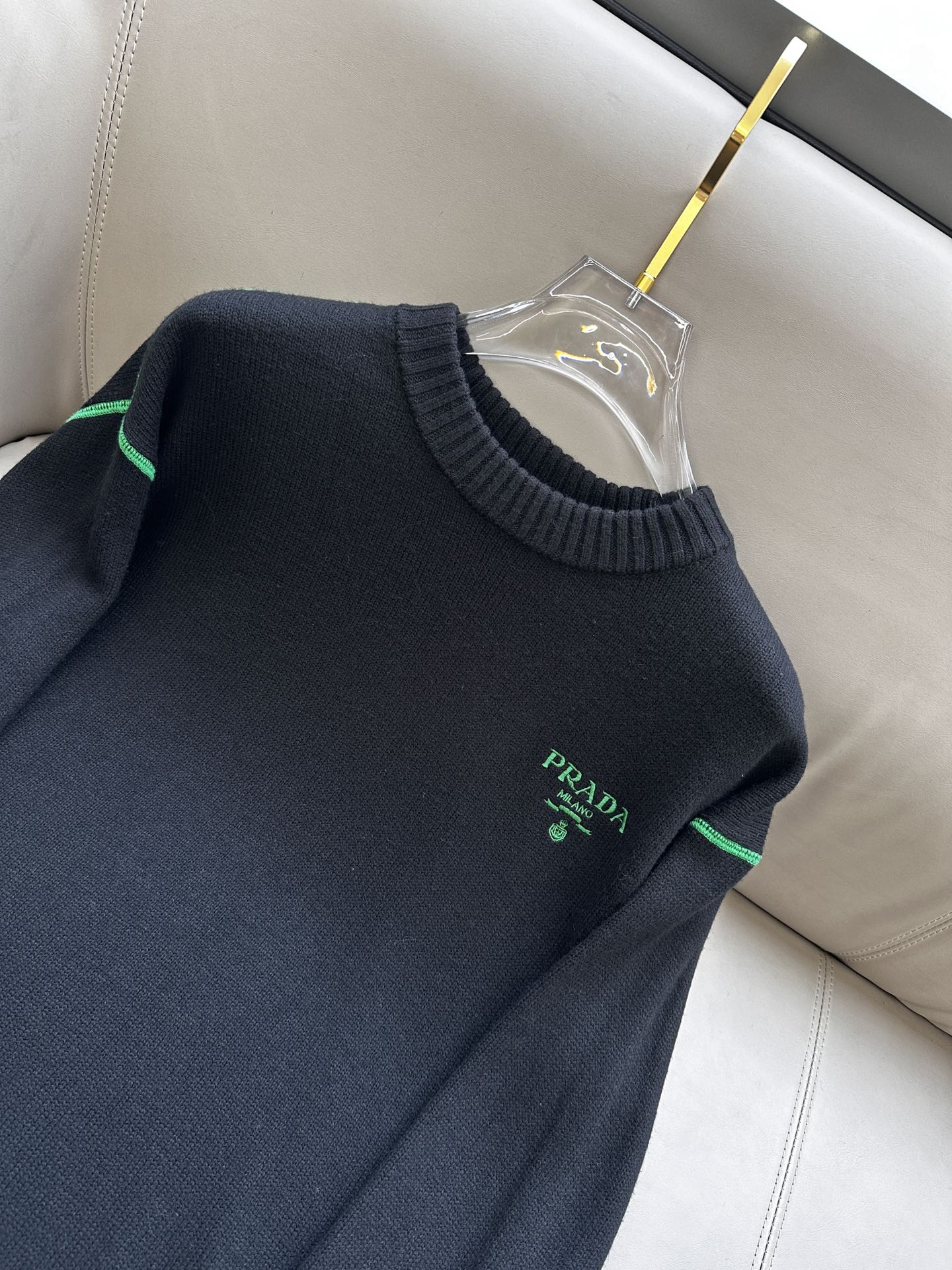 普拉达 Prada 毛衣 2025秋冬最新系列，专柜1:1顶级复刻，顶级版本！加厚款，潮人必备单品！懂货