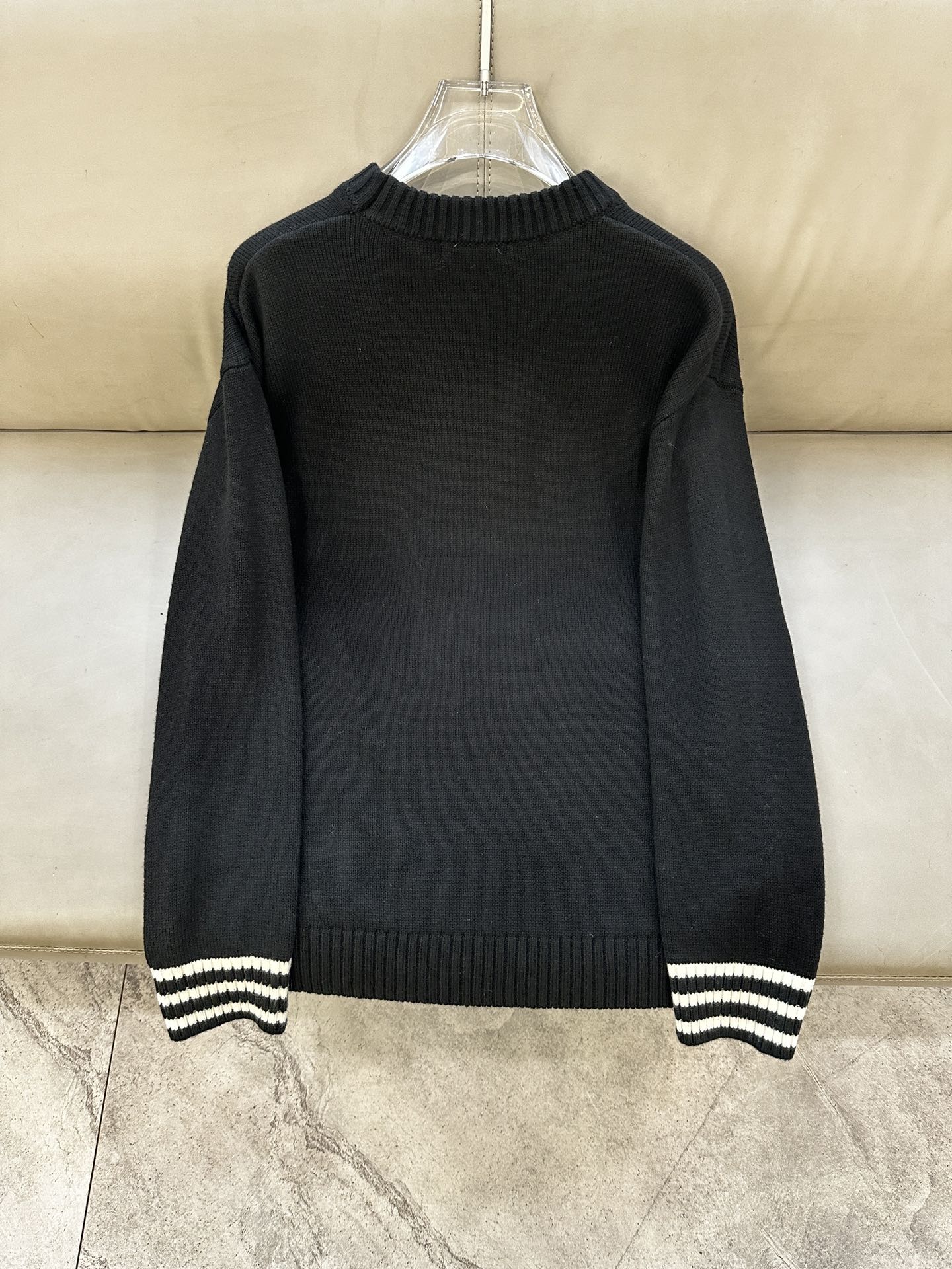 普拉达Prada毛衣2025秋冬最新系列，专柜1:1顶级复刻，顶级版本！加厚款，潮人必备单品！懂货的老铁