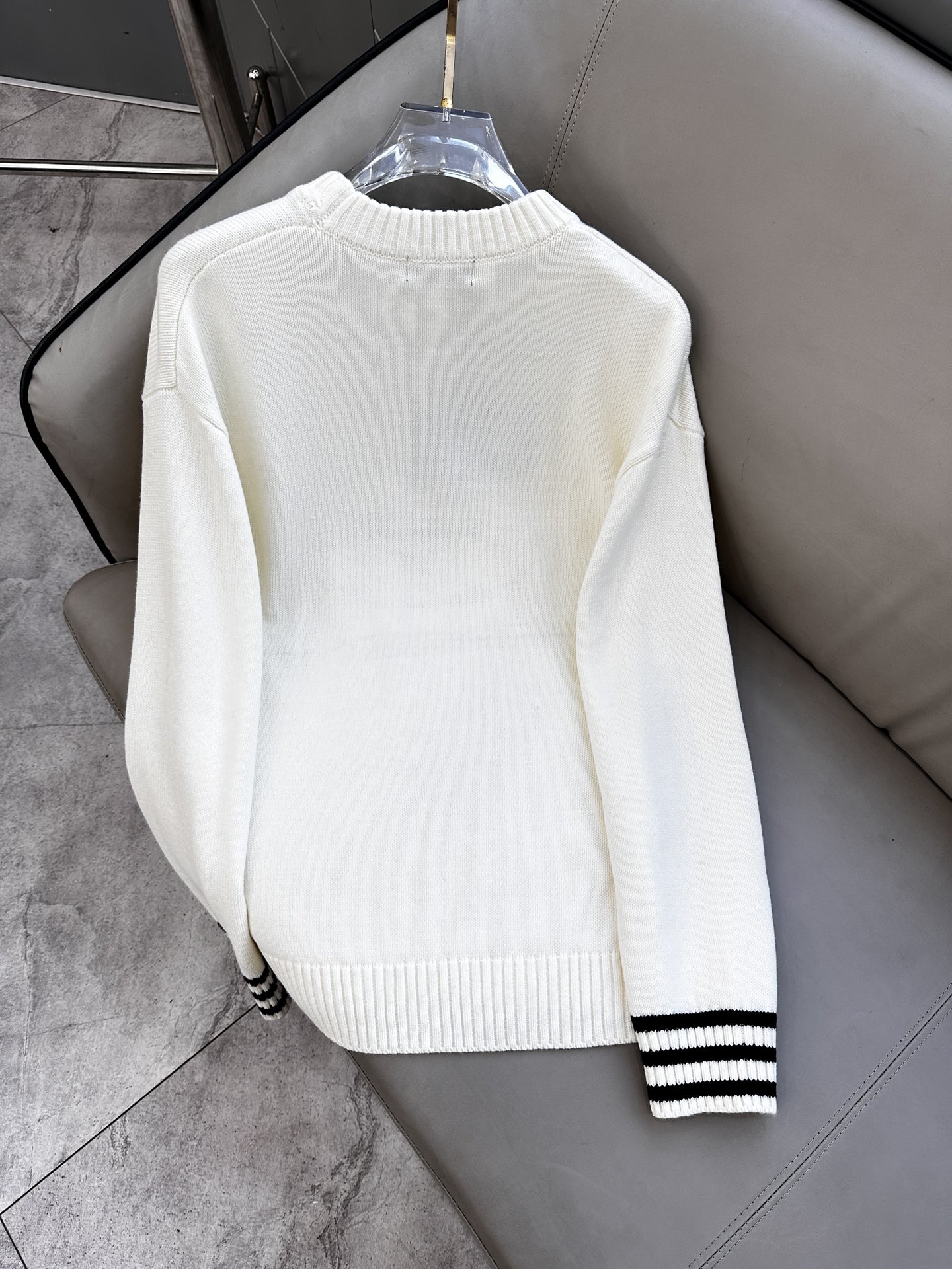 普拉达Prada毛衣2025秋冬最新系列，专柜1:1顶级复刻，顶级版本！加厚款，潮人必备单品！懂货的老铁