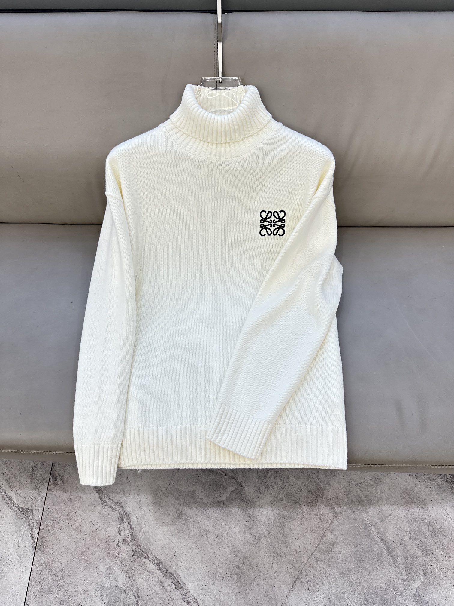 罗意威 毛衣2025秋冬最新系列，专柜1:1顶级复刻，顶级版本！加厚款，潮人必备单品！懂货的老铁赶紧下手