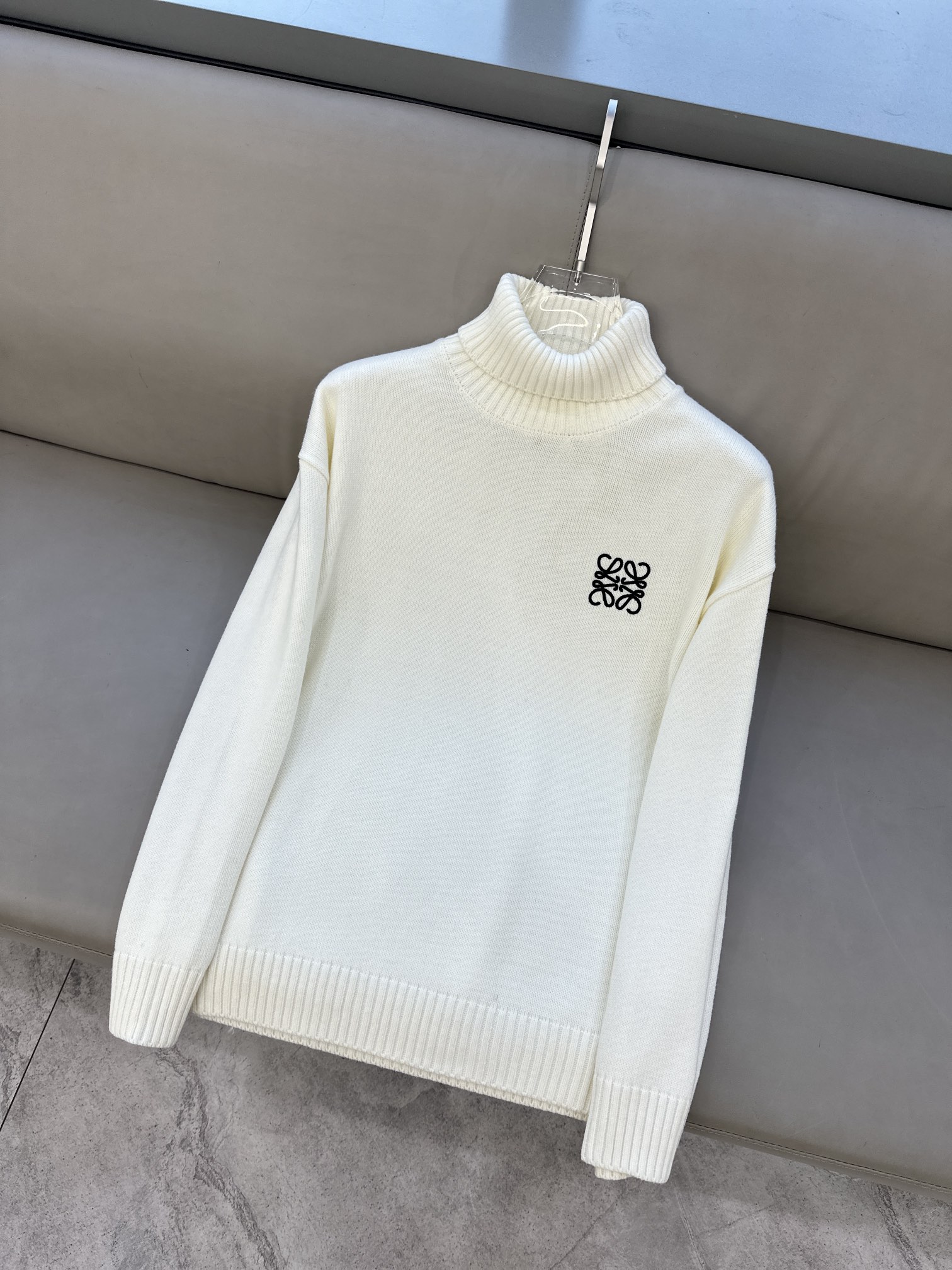 罗意威 毛衣2025秋冬最新系列，专柜1:1顶级复刻，顶级版本！加厚款，潮人必备单品！懂货的老铁赶紧下手