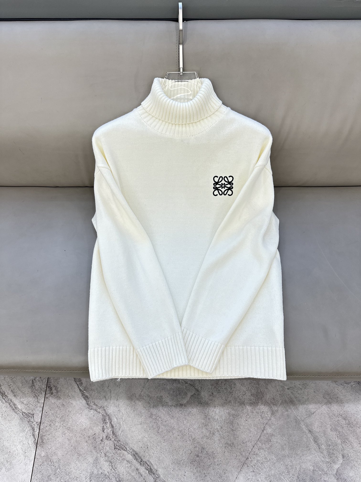 罗意威 毛衣2025秋冬最新系列，专柜1:1顶级复刻，顶级版本！加厚款，潮人必备单品！懂货的老铁赶紧下手