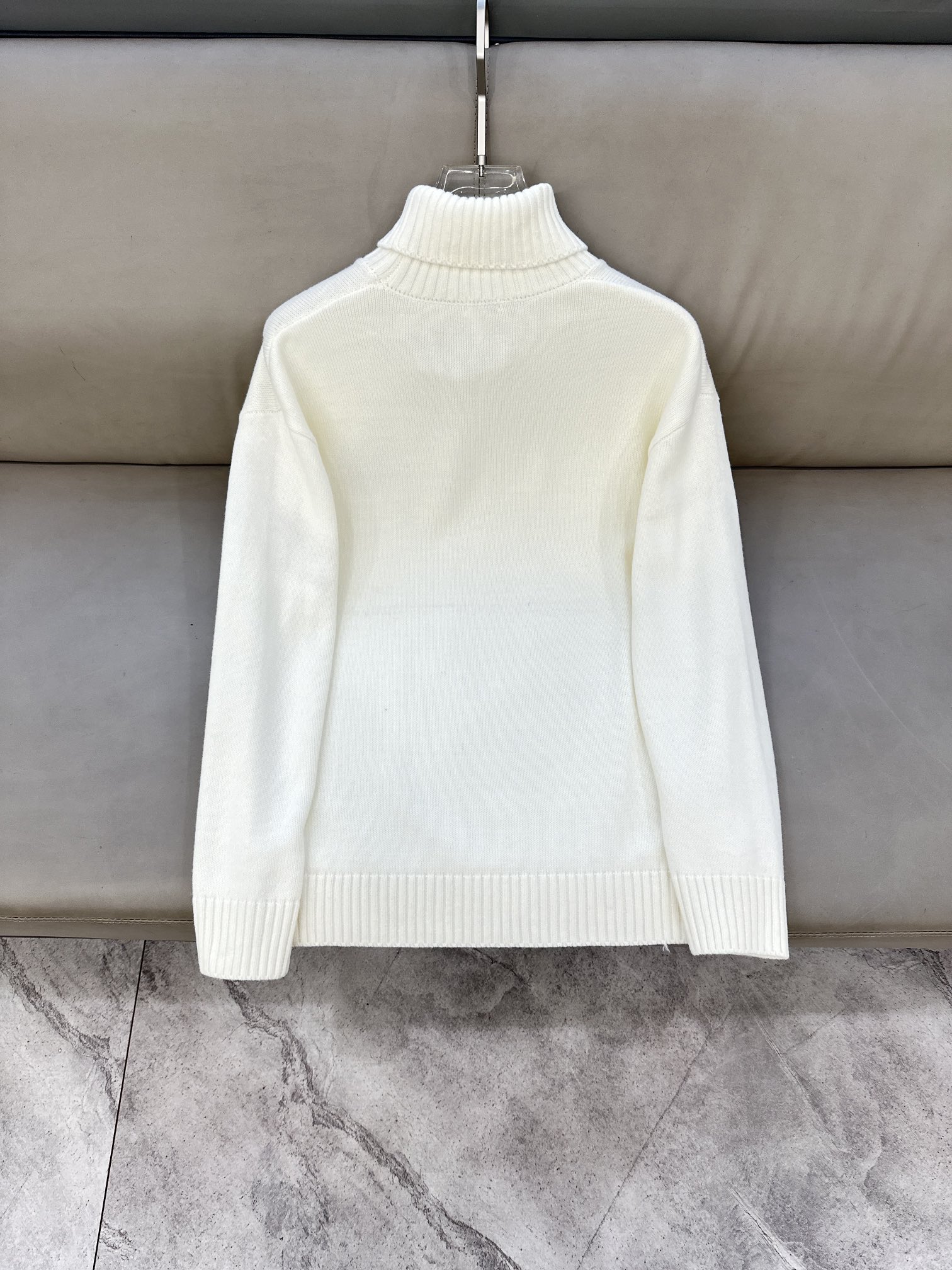 罗意威 毛衣2025秋冬最新系列，专柜1:1顶级复刻，顶级版本！加厚款，潮人必备单品！懂货的老铁赶紧下手