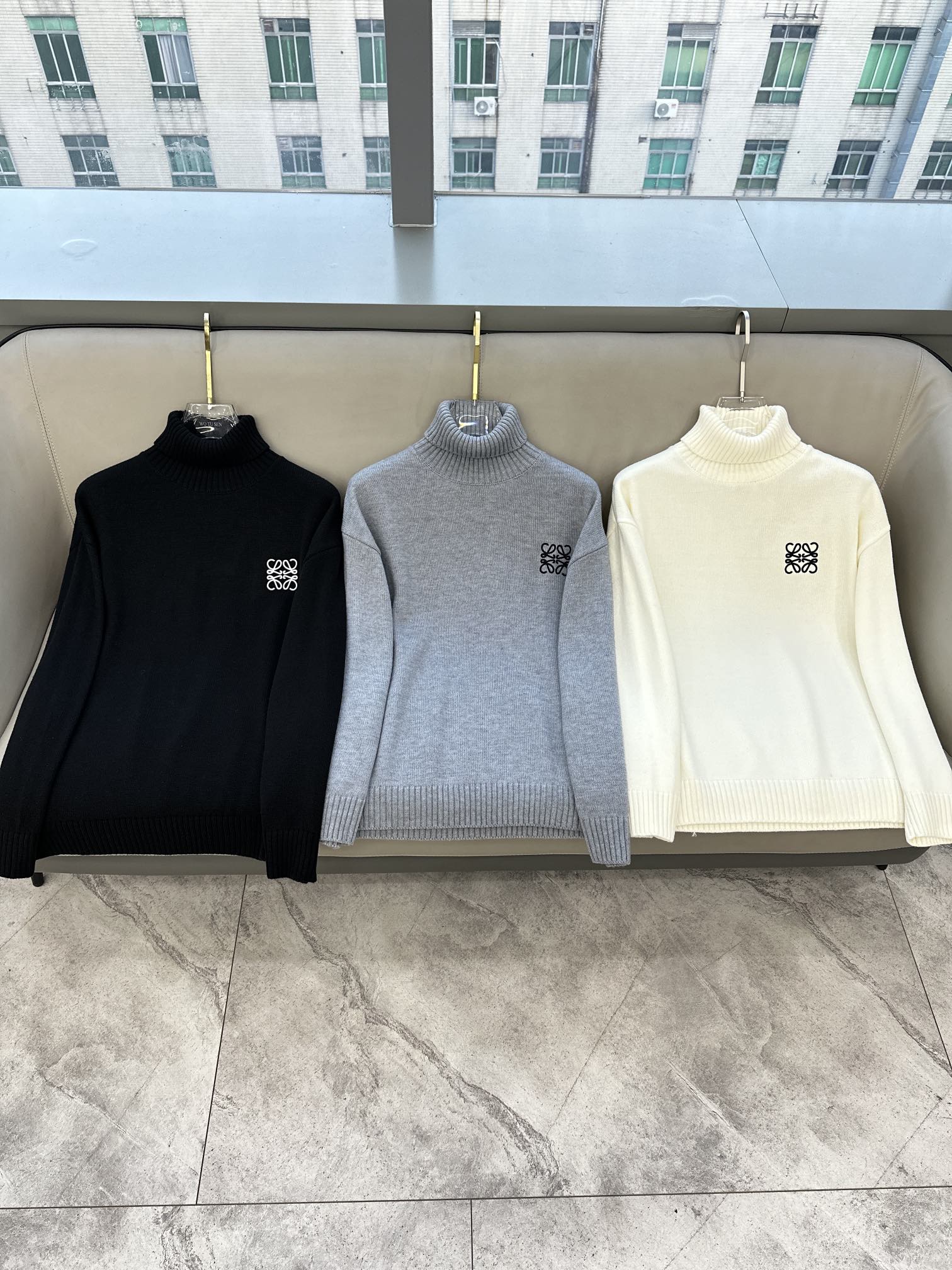 罗意威 毛衣2025秋冬最新系列，专柜1:1顶级复刻，顶级版本！加厚款，潮人必备单品！懂货的老铁赶紧下手