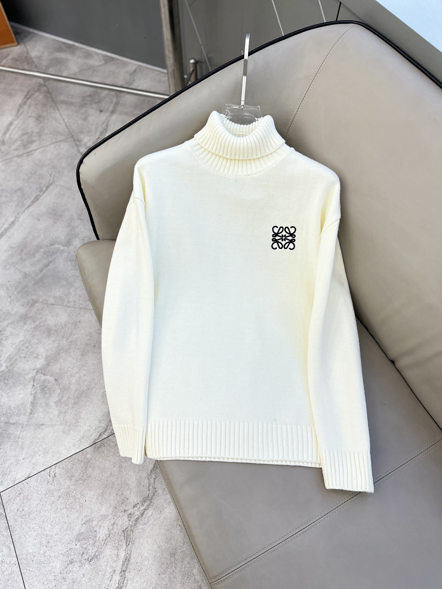 罗意威 毛衣2025秋冬最新系列，专柜1:1顶级复刻，顶级版本！加厚款，潮人必备单品！懂货的老铁赶紧下手