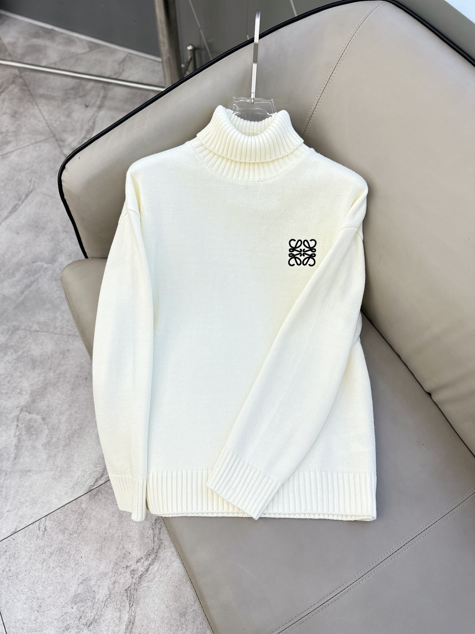 罗意威 毛衣2025秋冬最新系列，专柜1:1顶级复刻，顶级版本！加厚款，潮人必备单品！懂货的老铁赶紧下手