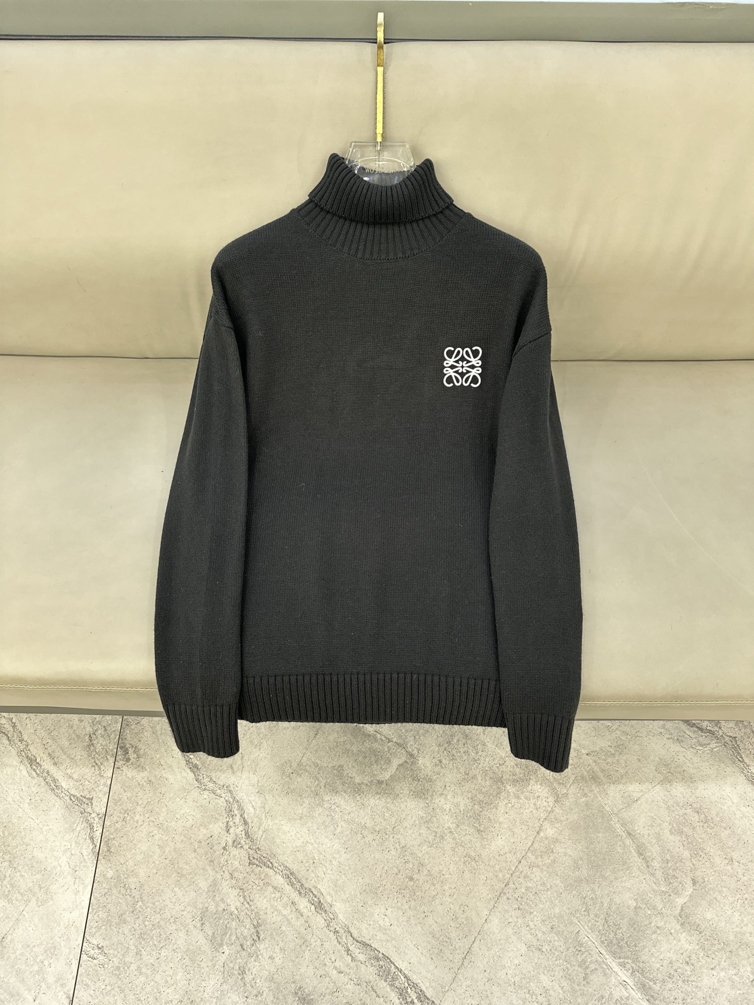 罗意威 毛衣2025秋冬最新系列，专柜1:1顶级复刻，顶级版本！加厚款，潮人必备单品！懂货的老铁赶紧下手