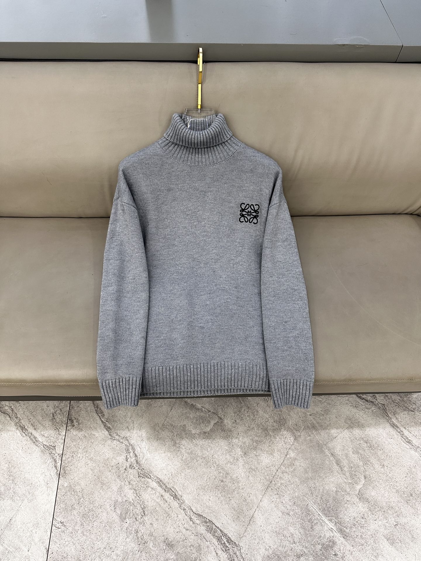 罗意威 毛衣2025秋冬最新系列，专柜1:1顶级复刻，顶级版本！加厚款，潮人必备单品！懂货的老铁赶紧下手