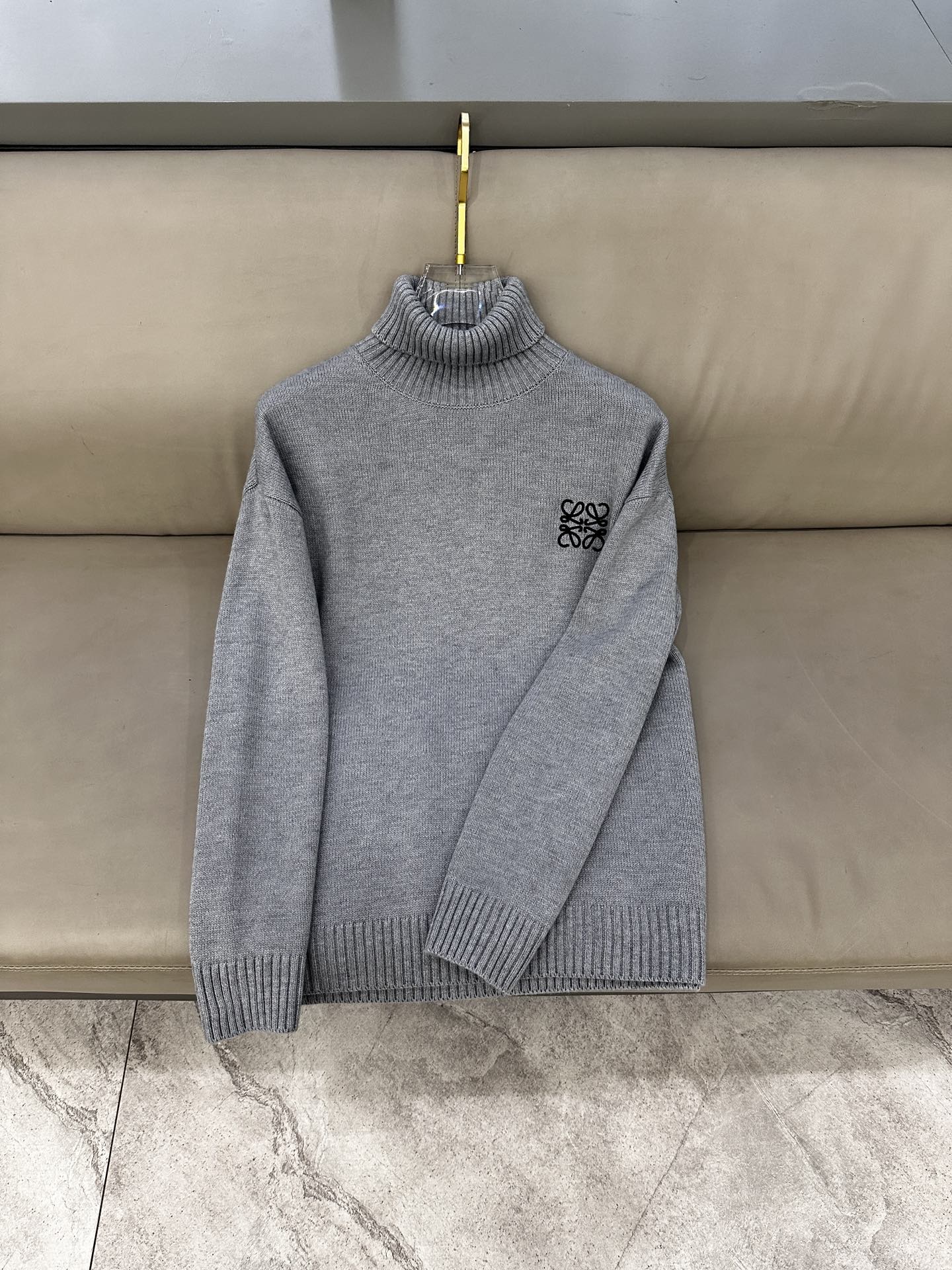 罗意威 毛衣2025秋冬最新系列，专柜1:1顶级复刻，顶级版本！加厚款，潮人必备单品！懂货的老铁赶紧下手