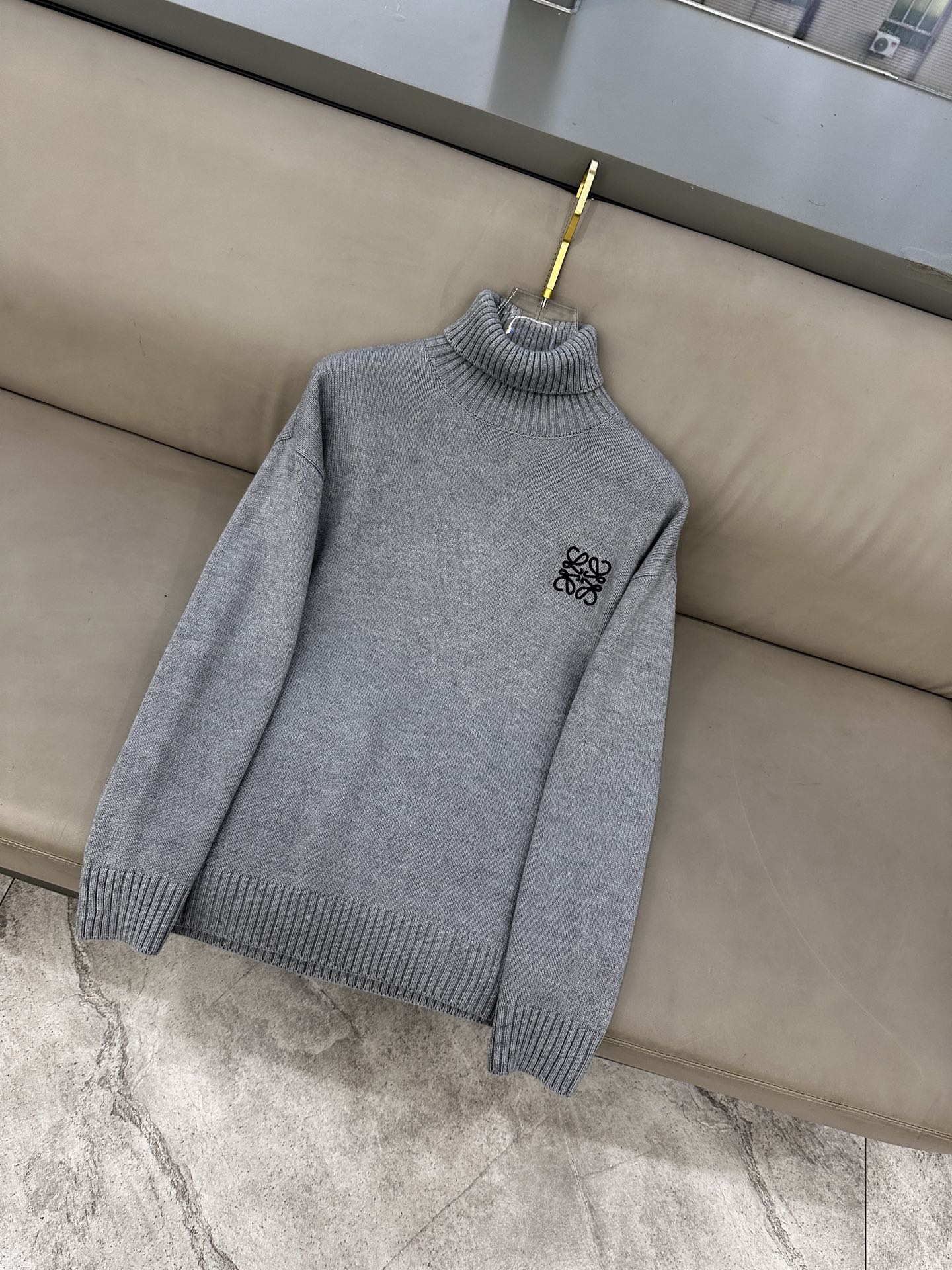 罗意威 毛衣2025秋冬最新系列，专柜1:1顶级复刻，顶级版本！加厚款，潮人必备单品！懂货的老铁赶紧下手