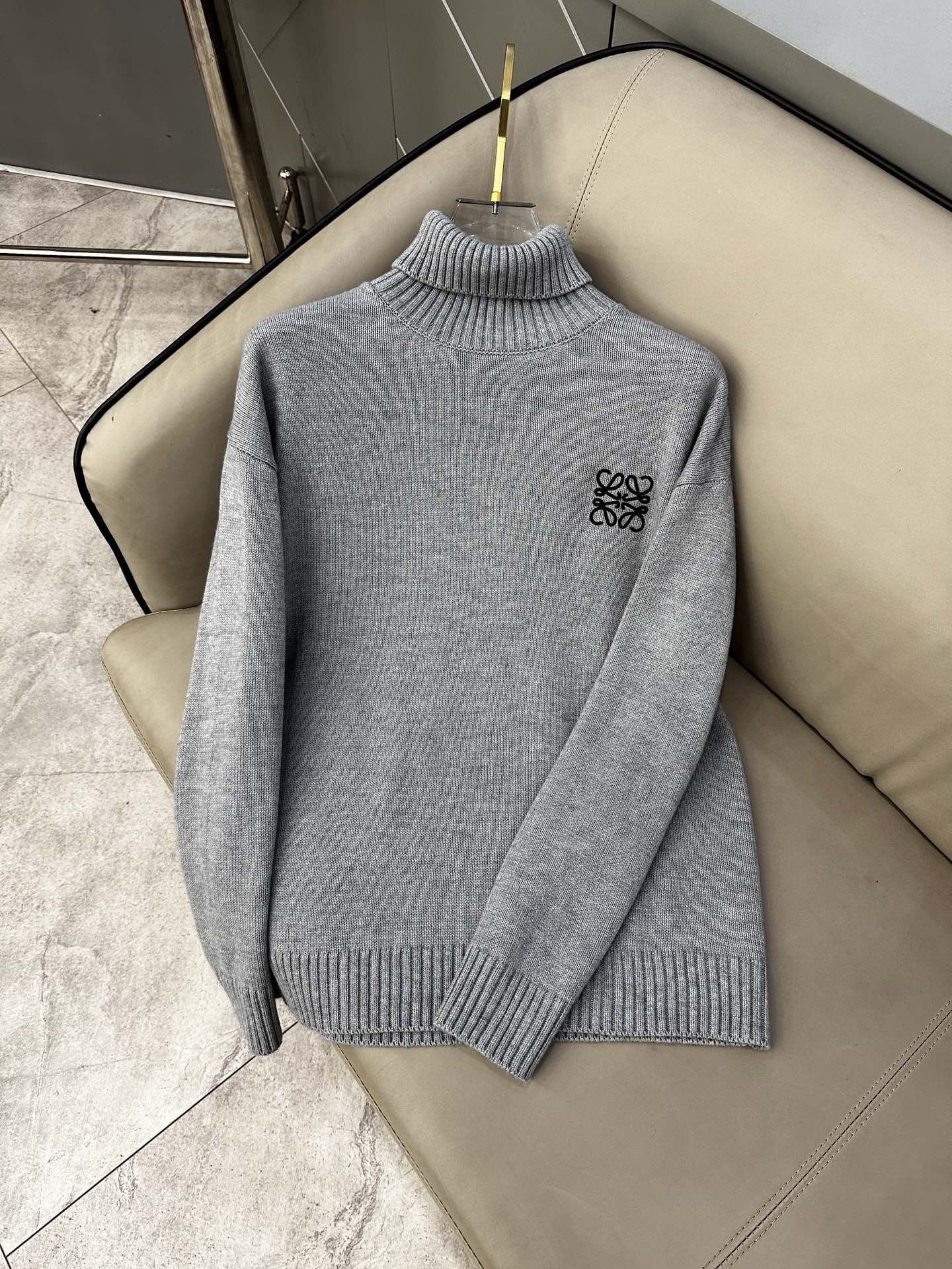 罗意威 毛衣2025秋冬最新系列，专柜1:1顶级复刻，顶级版本！加厚款，潮人必备单品！懂货的老铁赶紧下手