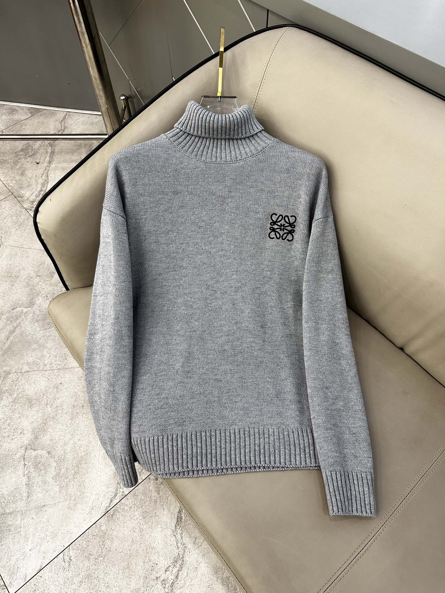 罗意威 毛衣2025秋冬最新系列，专柜1:1顶级复刻，顶级版本！加厚款，潮人必备单品！懂货的老铁赶紧下手