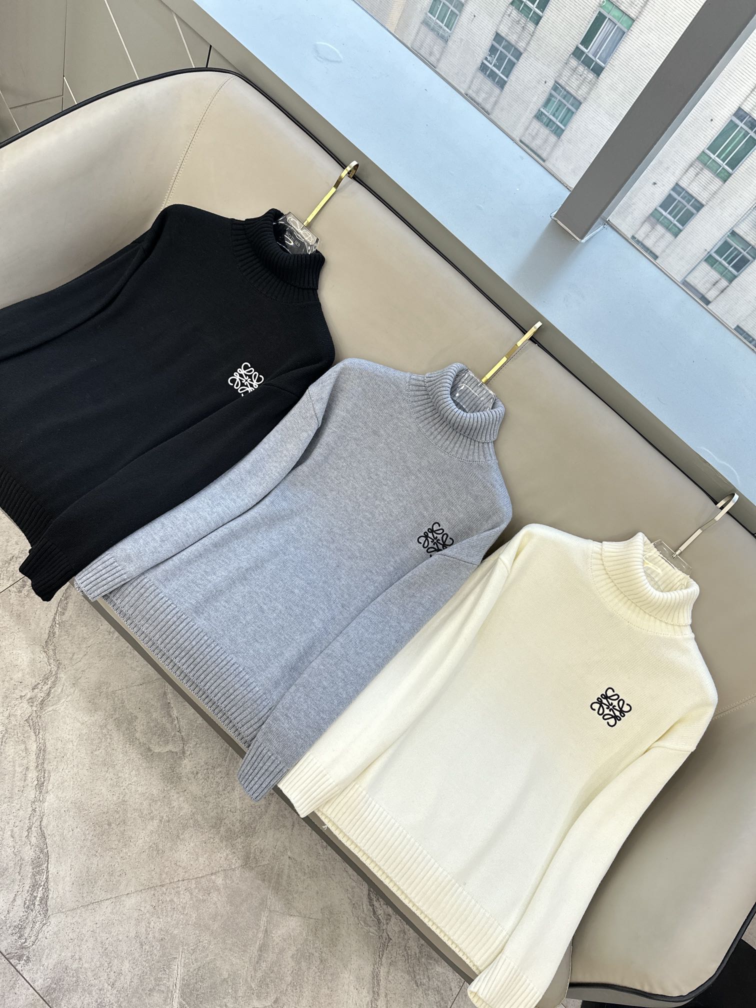 罗意威 毛衣2025秋冬最新系列，专柜1:1顶级复刻，顶级版本！加厚款，潮人必备单品！懂货的老铁赶紧下手