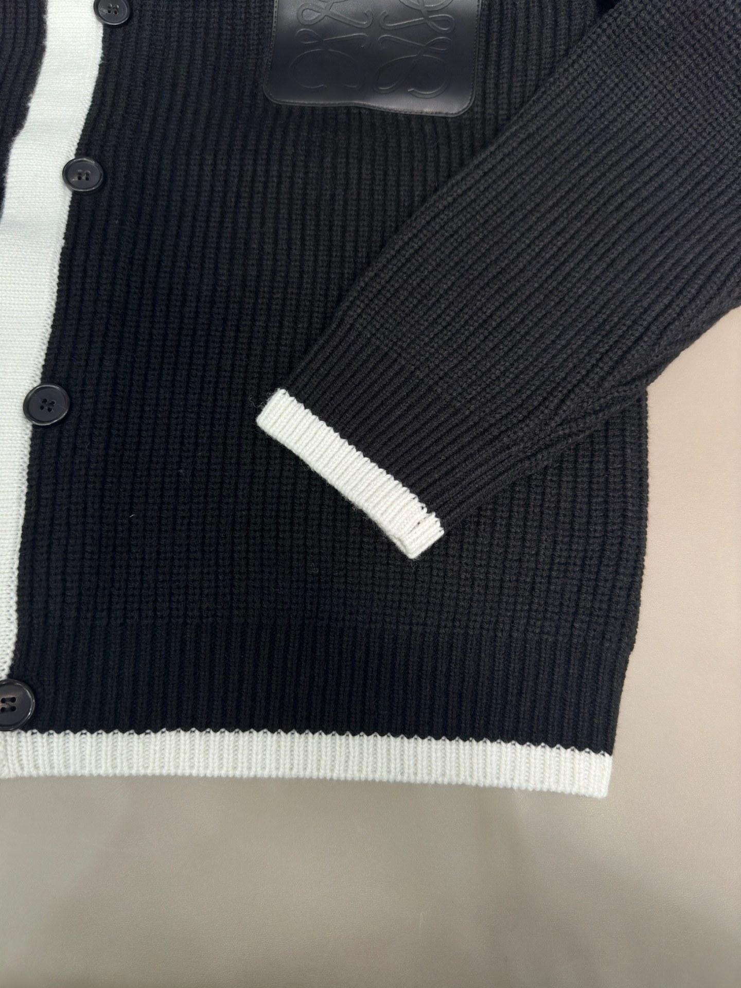 罗意威 毛衣2025秋冬最新系列，专柜1:1顶级复刻，顶级版本！加厚款，潮人必备单品！懂货的老铁赶紧下手