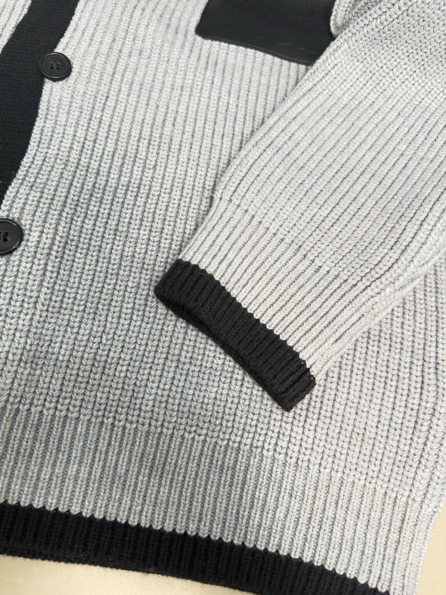 罗意威 毛衣2025秋冬最新系列，专柜1:1顶级复刻，顶级版本！加厚款，潮人必备单品！懂货的老铁赶紧下手