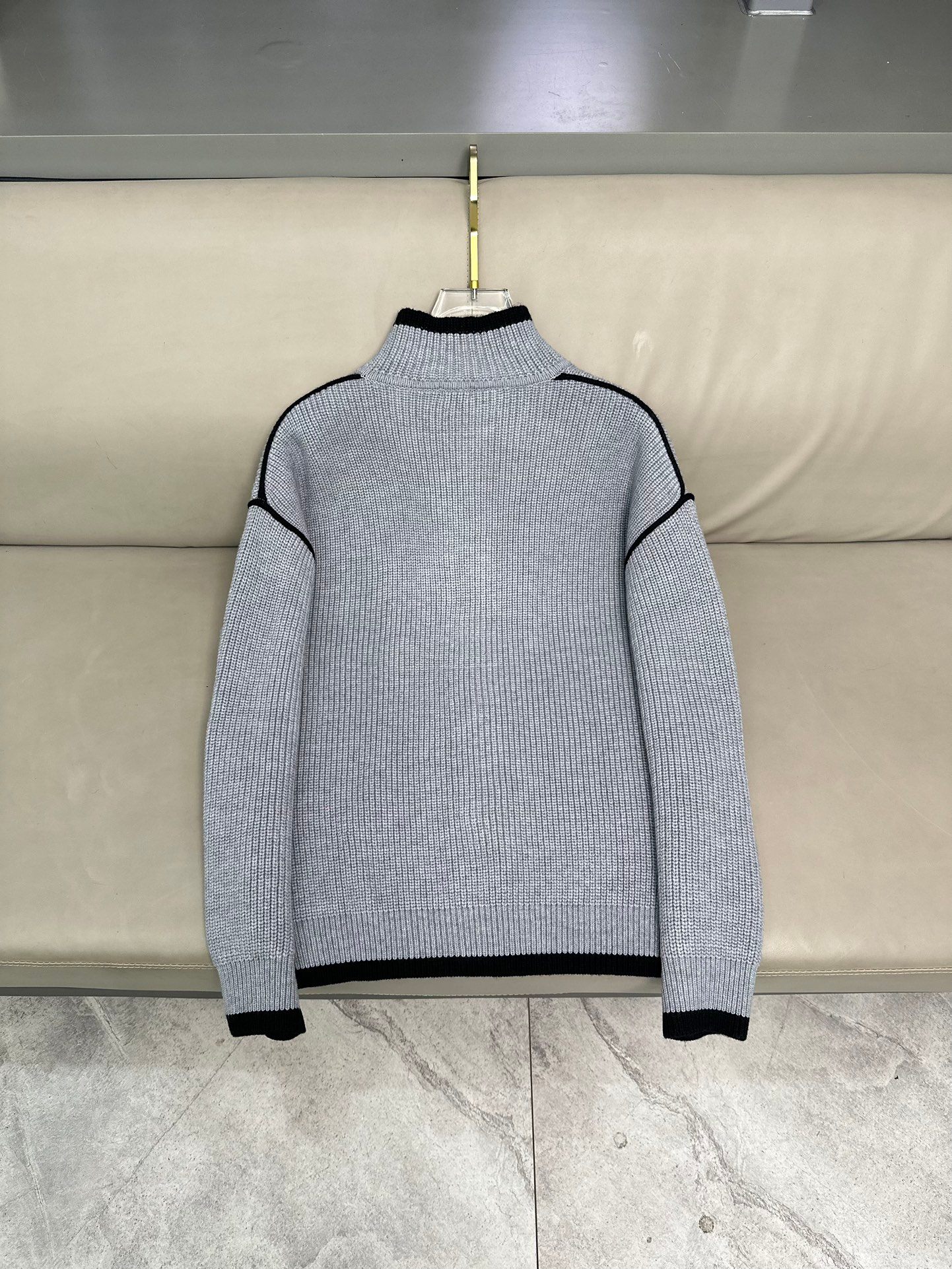 罗意威 毛衣2025秋冬最新系列，专柜1:1顶级复刻，顶级版本！加厚款，潮人必备单品！懂货的老铁赶紧下手