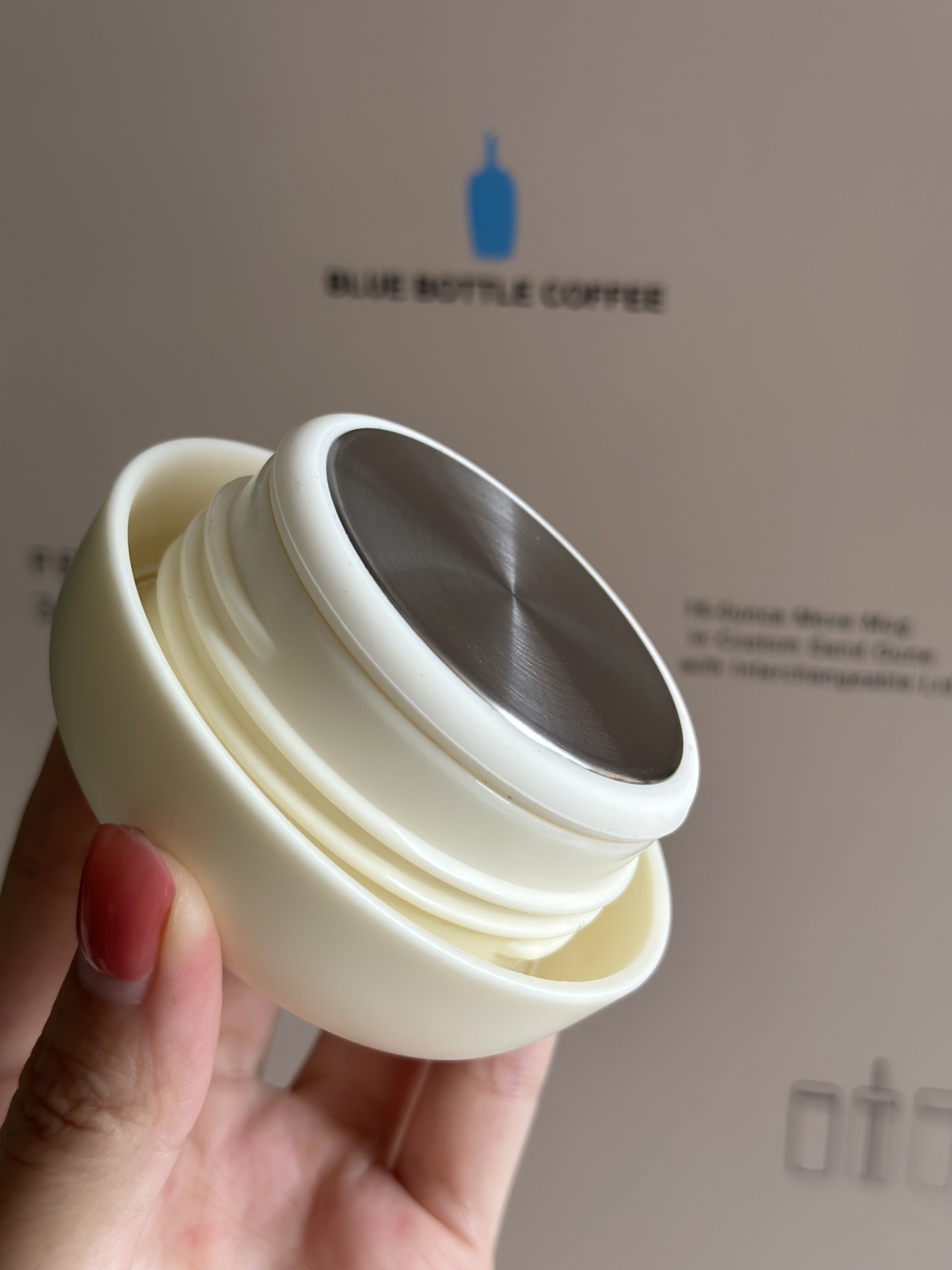 NO:938615,Lid details!  !  Three lids!  Switch as you like!  The direct drinking cup cover is suitable for daily commuting, sipping water, and hot latte, and is anti-spill and non-choking!  !  The sliding straw lid is paired with the original straw. It is fully compatible with iced American style, fruit tea, and cold drinks. It is super satisfying to drink in big sips!  !  The anti-spill travel cover has no fear of water leakage even when traveling in a bumpy way and can be stored in a bag, and the sealing performance can be fully extended!  !  Three types of lids come with a universal cup body, so you can switch between hot coffee in the morning and iced drinks in the afternoon without having to buy extra cups!  !  The length of the original straw is suitable for the cup body, it is smooth and burr-free, and it is easy to clean. The whole set is complete and there is no need to match it separately!  !  , tea set      cup trendy department store19860909杯盖细节！！三款杯盖！随心切换！ 直饮杯盖日常通勤小口喝水、热拿铁专用,防泼洒不呛口！！ 滑盖吸管盖搭配原装吸管,冰美式、果茶、冷饮适配度拉满,大口喝超满足！！ 防溢随行盖颠簸出行、放包里完全不怕漏水,密封性能直接拉满！！ 三款盖子通用杯身,早上热咖啡、下午冰饮随心切换,不用额外多买杯子！！ 原装吸管长度适配杯身,顺滑无毛刺,清洗也方便,整套配齐不用单独搭配！！,茶具    ,accessory