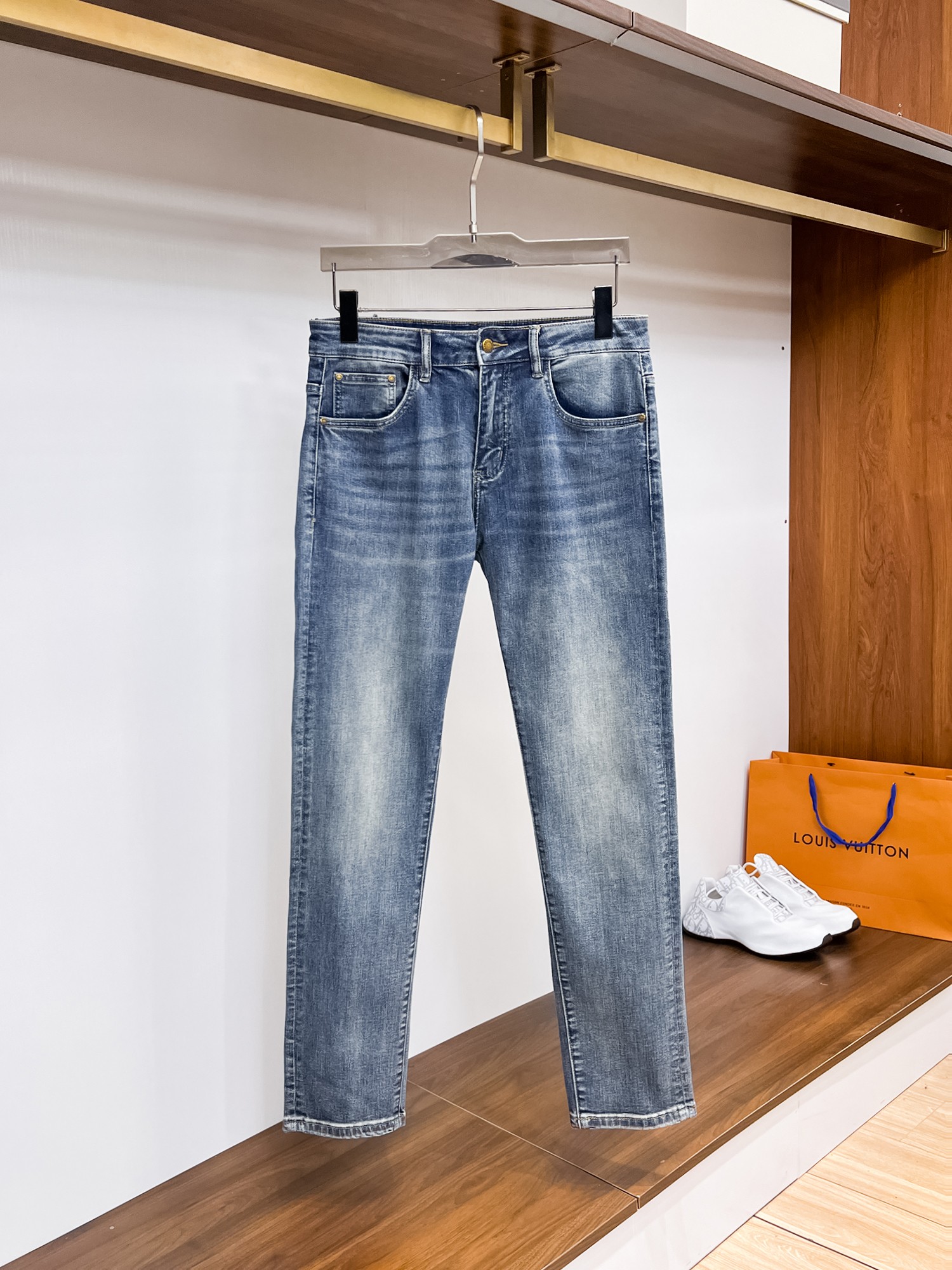 NO:119082,Prada 2025 early spring new style jeans Prada high-mi Bailinda embroidery crafts 29--38, prada, prada, jeans, alexander wang19860909普拉达 2025早春新款 牛仔裤 Prada高密百林达刺绣工艺 码数29--38,,prada,prada,jeans,alexander wang,Men's clothing