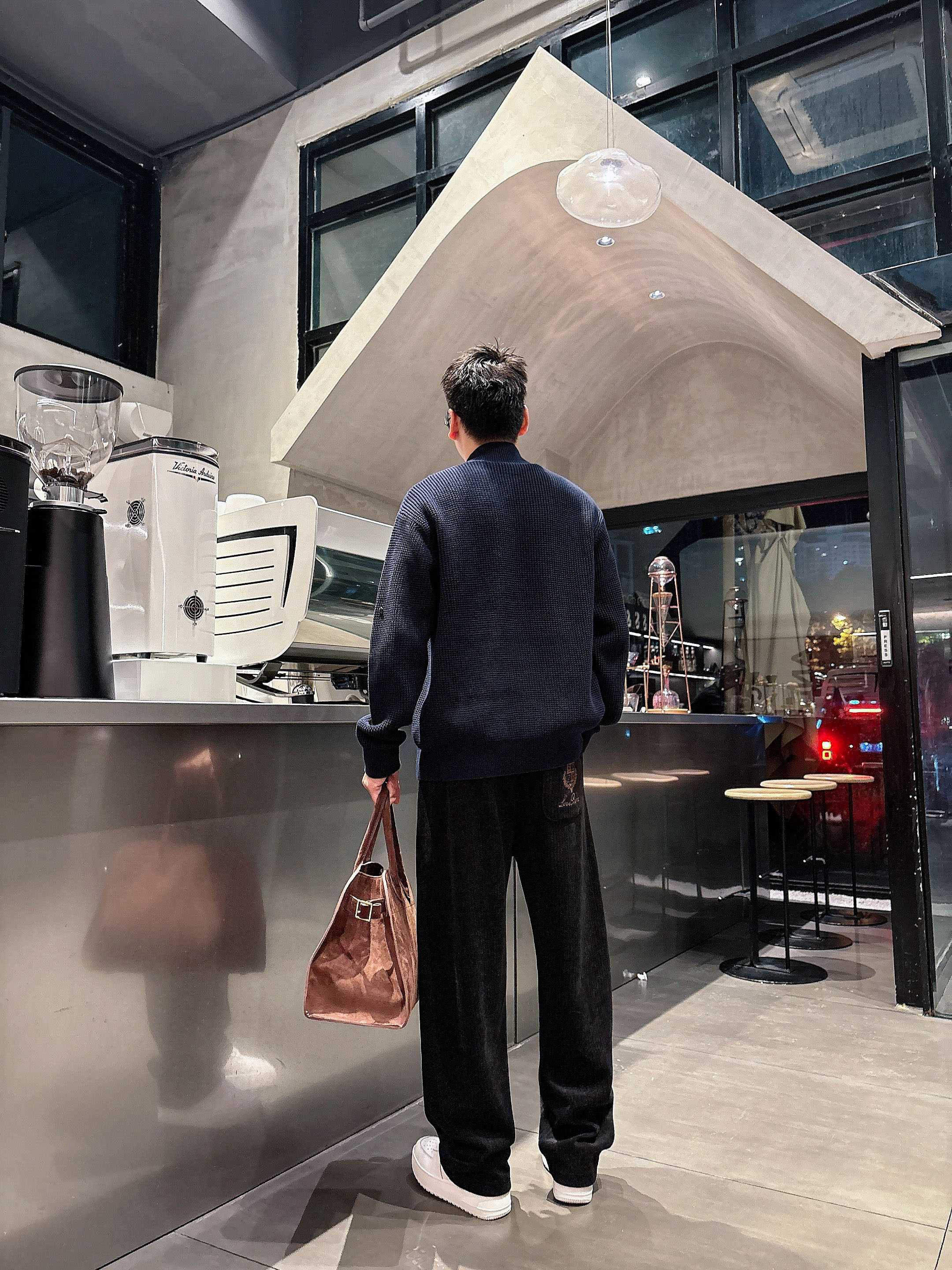 ，L，lP🆕秋冬新款休闲裤！官网同步发售。品牌经典LOGO休闲裤 ，定制面料，舒适度极好，手触感强烈。辨