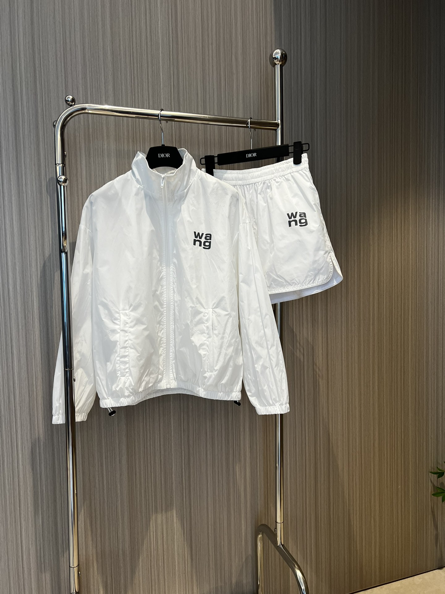 NO:506454,The new style of jacket, shorts, Fan Bingbing, the same style as the King's stand-up collar sports sunscreen jacket elastic waist shorts, breathable mesh lining, irregular slit legs, loose and casual sports windproof, sun protection, casual and fashionable, suit matching, salty and sweet, black and white SML,,alexander wang, shorts, jackets & coats,alexander wang19860909外套 短裤新款推荐范冰冰同款 大王立领运动防晒外套松紧腰短裤 透气网眼内衬裤脚不规则开叉 宽松随意 运动防风防晒 休闲时尚 套装搭配 可盐可甜 黑色白色 SML,,alexander wang,shorts,jackets & coats,alexander wang,Women's clothing