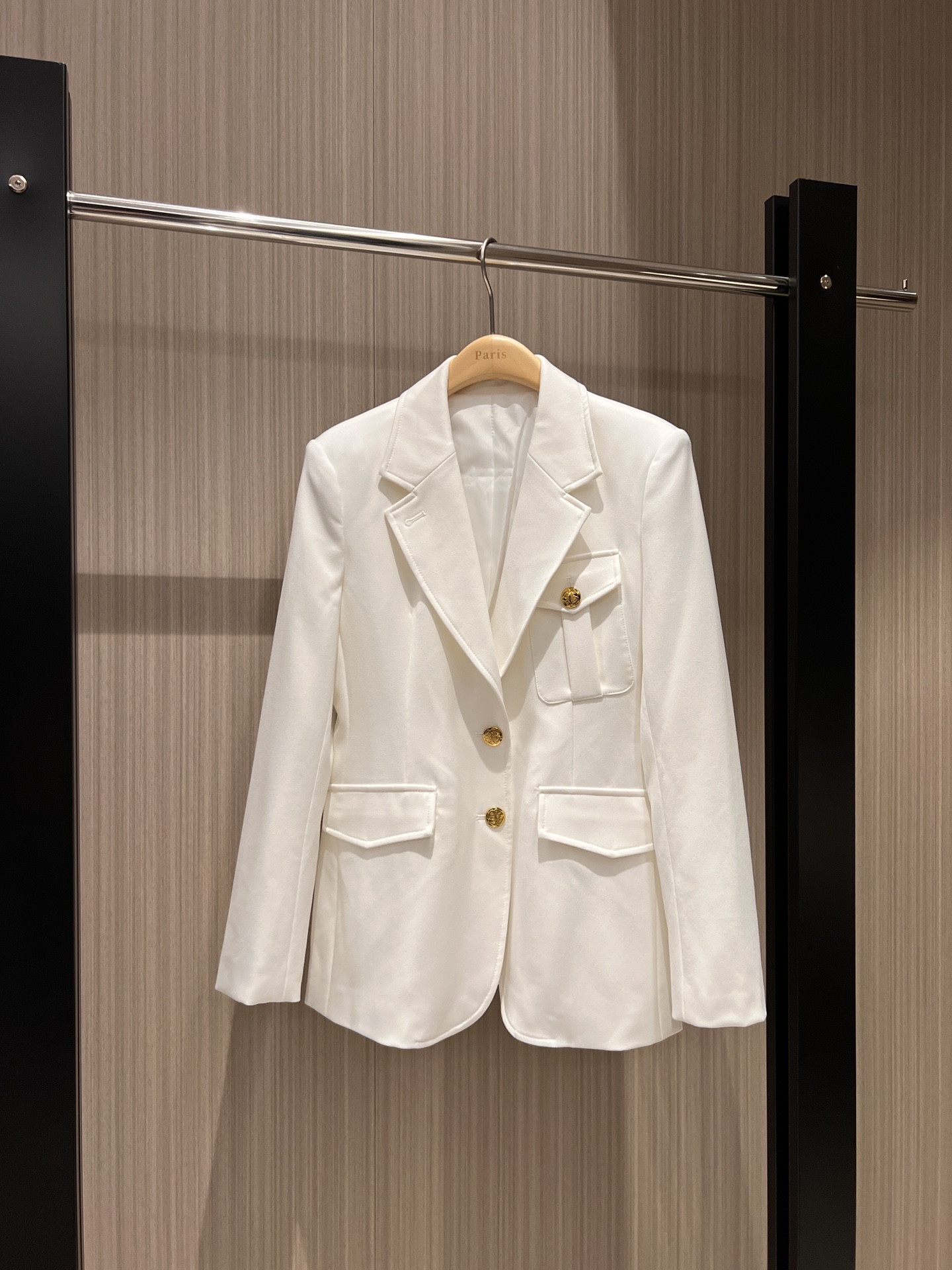 NO:324174,Recommended gold buckle three-pocket suit jacket with mold opening logo gold buckle three-dimensional tailoring slim fit shoulder pad design capable and neat commuting versatile dark blue and white SML, jackets & coats, business suit, alexander wang19860909秋冬推荐金扣三口袋西装外套 开模logo标志金扣 立体剪裁 修身版型垫肩设计 干练利落 通勤百搭 深蓝白色 SML,,jackets & coats,business suit,alexander wang,Women's clothing