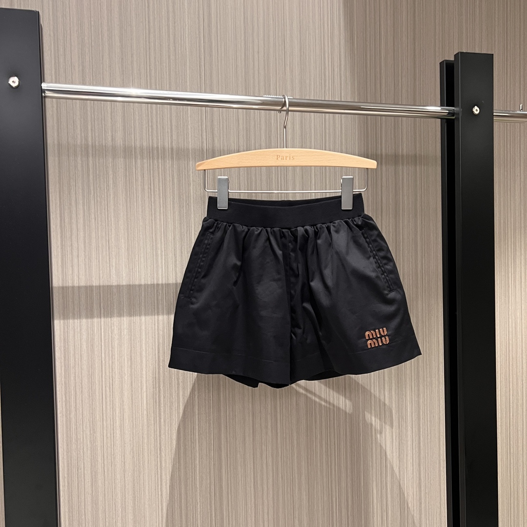 NO:328540,New style recommended patch embroidered logo letters decorative elastic waist shorts Simple casual college age-reducing sweet and versatile black and white SML, shorts, alexander wang19860909新款推荐贴布刺绣logo字母装饰松紧腰短裤 简单休闲学院减龄 甜美百搭黑白 SML,,shorts,alexander wang,Women's clothing