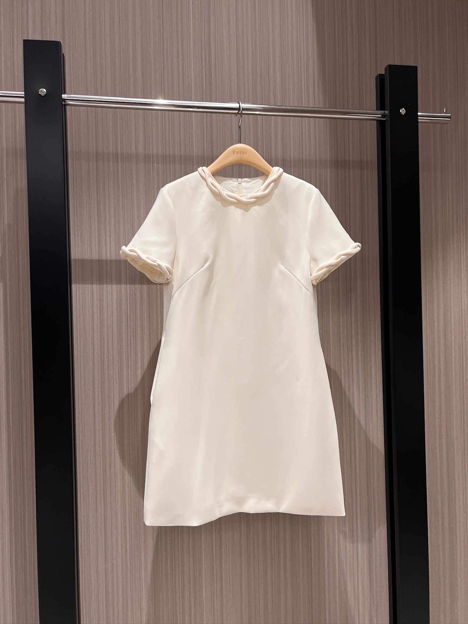 NO:423390,Recommend the new model Xi Mengyao same as hand-woven rope decorative round neck dress with pockets on both sides Simple and fashionable temperament Slim and light luxury commuting, age-reducing and not picky black red and white SML, skirts, alexander wang19860909推荐新款奚梦瑶同款 手工编绳装饰圆领连衣裙 两侧口袋 简约时尚 气质修身轻奢通勤 减龄不挑人黑色红色白色 SML,,skirts,alexander wang,Women's clothing