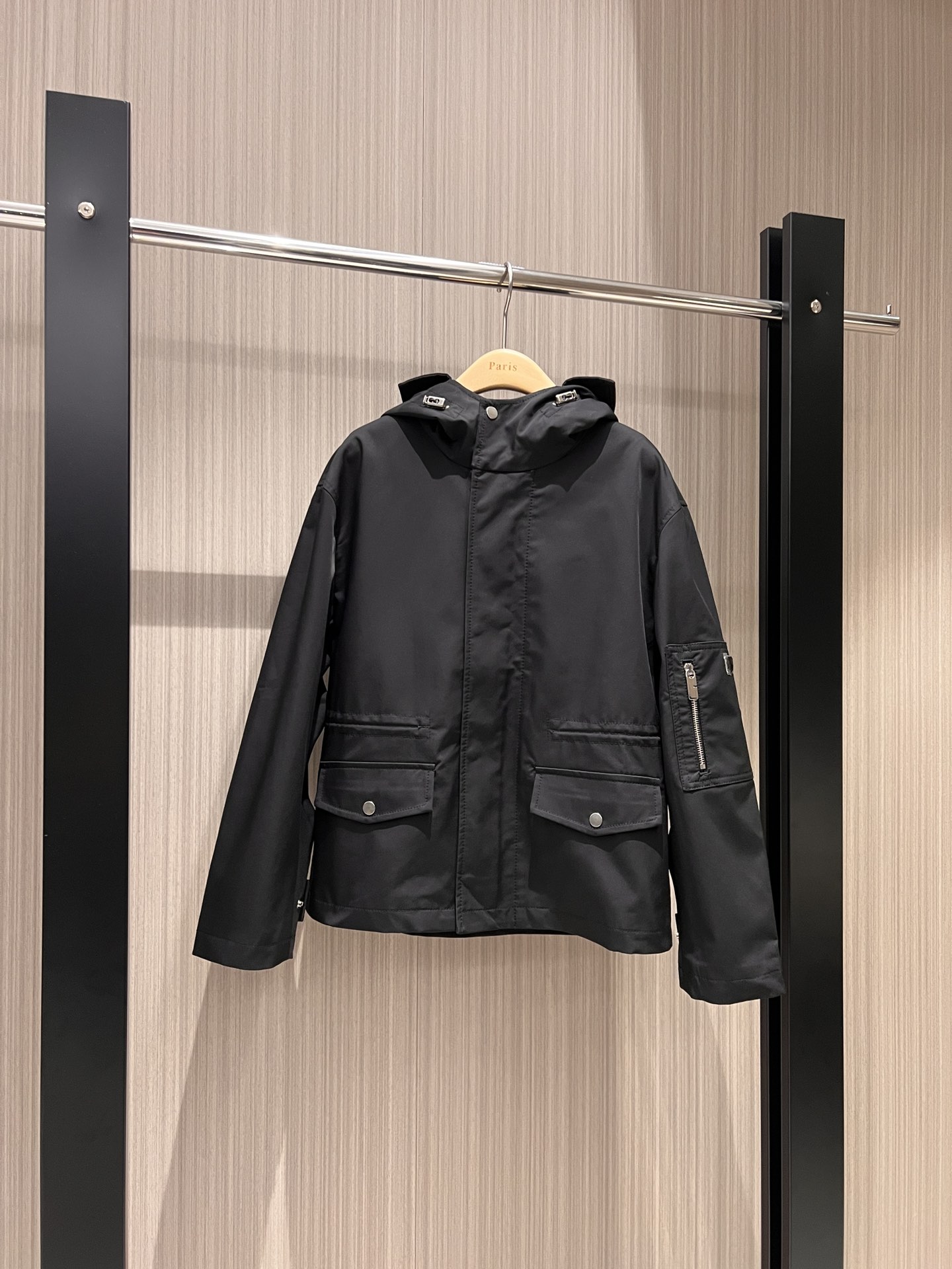 NO:326291,New style recommended hooded pocket windbreaker jacket can drawstring waist, lazy style loose, fashionable street-fried sleeve spliced ​​zipper pocket logo decoration, sweet and cool age-reducing, handsome and versatile, black/khaki SML,, jackets & coats,hats,alexander wang19860909新款推荐连帽口袋风衣外套可抽绳收腰 慵懒风宽松 时髦炸街袖子拼接拉链口袋徽标装饰 甜酷减龄 帅气百搭 黑色/卡其 SML,,jackets & coats,hats,alexander wang,Women's clothing