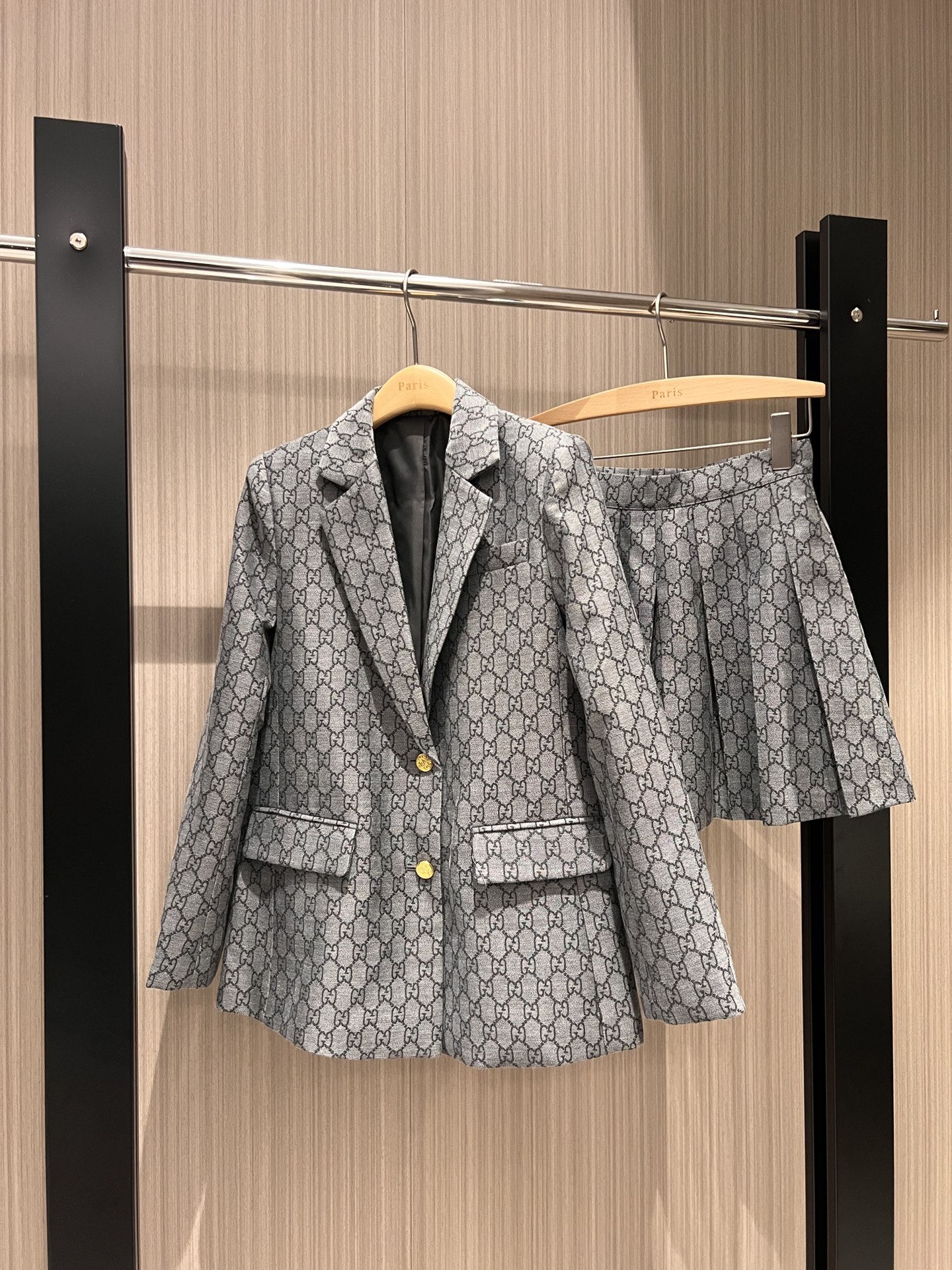 NO:316896,Jacket New Skirt Recommended Gray Series Double G Jacquard High Gray Suit Blazer with the same pleated skirt Shorts lining Open molded gold buckle college style salty or sweet commuting versatile SML, skirts, shorts, jackets & coats, business suit, alexander wang19860909外套 半裙新款推荐格雷系 双G提花高级灰西装外套搭配同款百褶半裙 短裤内衬 开模金扣学院风 可盐可甜 通勤百搭 SML,,skirts,shorts,jackets & coats,business suit,alexander wang,Women's clothing