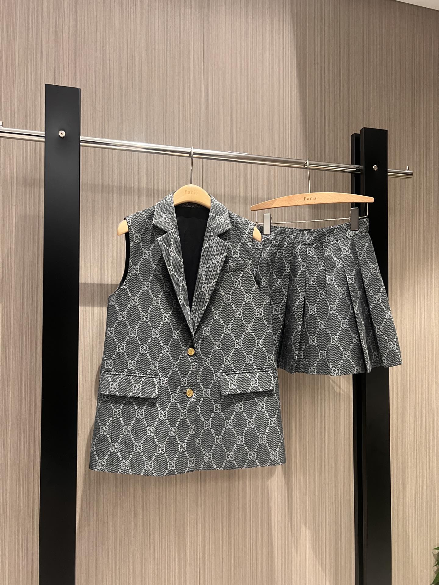 NO:458446,New style recommended high-end gray double G jacquard set, two-button vest jacket pleated skirt, skirt pants, gold button decoration, sweet and cute, age-reducing versatile, dark blue and gray SML, skirts, jackets & coats, alexander wang19860909新款推荐高级灰双G提花套装 两扣马甲外套百褶半裙 裙裤金扣装饰 甜美可爱 减龄百搭 深蓝灰色 SML,,skirts,jackets & coats,alexander wang,Women's clothing