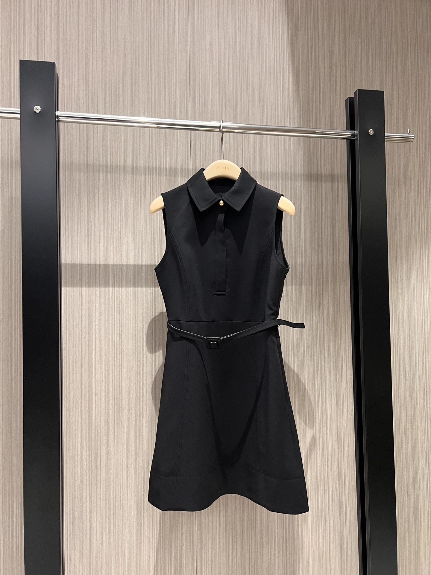 NO:328515,The new model recommends French minimalist, lapel sleeveless vest dress with half-pallet on the chest, CD pearl buckle decorative belt, slim fit and slim, pockets on both sides, elegant temperament, socialites, sweet and age-reducing black, white and red, SML, skirts, alexander wang19860909新款推荐法式极简 翻领无袖背心连衣裙胸前半开襟 CD珍珠扣装饰系腰带 修身显瘦 两侧有口袋气质优雅 名媛必备 甜美减龄 黑色白色红色 SML,,skirts,alexander wang,Women's clothing