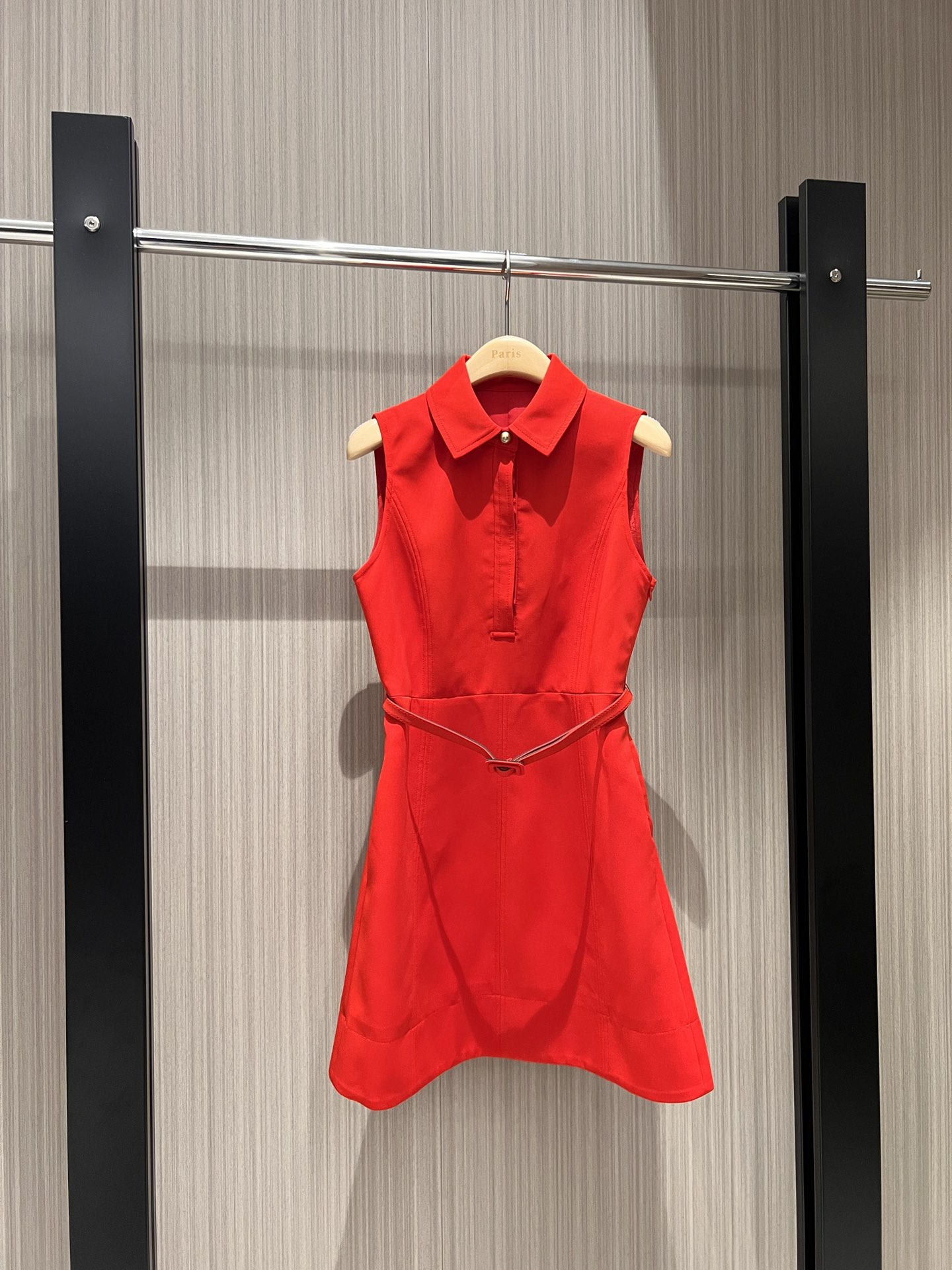 NO:328519,The new model recommends French minimalist, lapel sleeveless vest dress with half-pallet on the chest, CD pearl buckle decorative belt, slim fit and slim, pockets on both sides, elegant temperament, socialites, sweet and age-reducing black, white and red, SML, skirts, alexander wang19860909新款推荐法式极简 翻领无袖背心连衣裙胸前半开襟 CD珍珠扣装饰系腰带 修身显瘦 两侧有口袋气质优雅 名媛必备 甜美减龄 黑色白色红色 SML,,skirts,alexander wang,Women's clothing