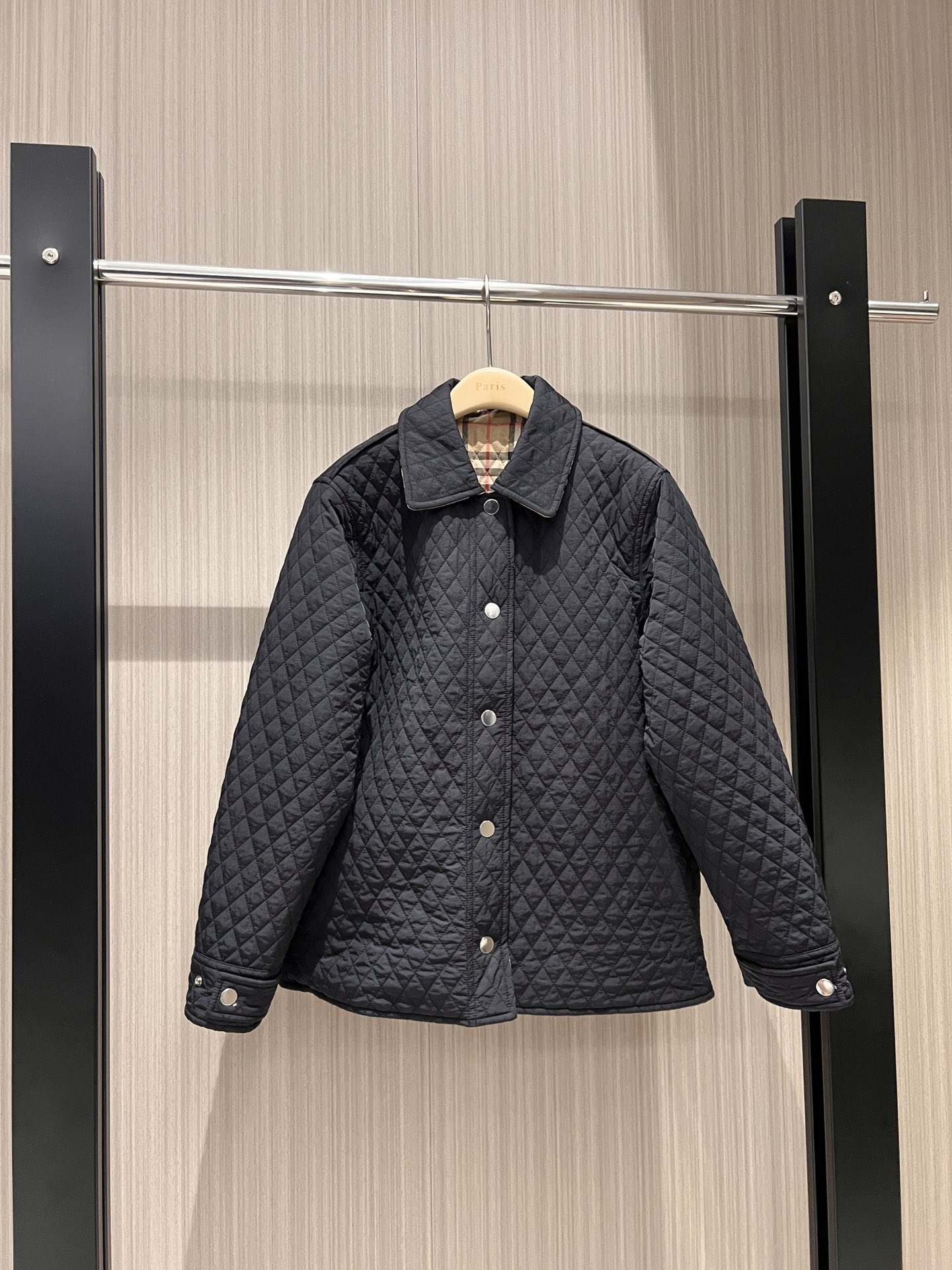 NO:496892,Recommended quilted diamond lapel cotton coat with autumn and winter. Loose and fashionable classic retro plaid on both sides. Hardware accessories are fully open. Casual commuting. Age-reducing versatile. Black khaki SML,, jackets & coats, jackets & coats, alexander wang.19860909秋冬推荐绗缝菱格翻领棉衣外套 两面穿夹克宽松时尚经典复古格纹 五金配件全开模 休闲通勤 减龄百搭 黑色卡其 SML,,jackets & coats,jackets & coats,alexander wang,Women's clothing