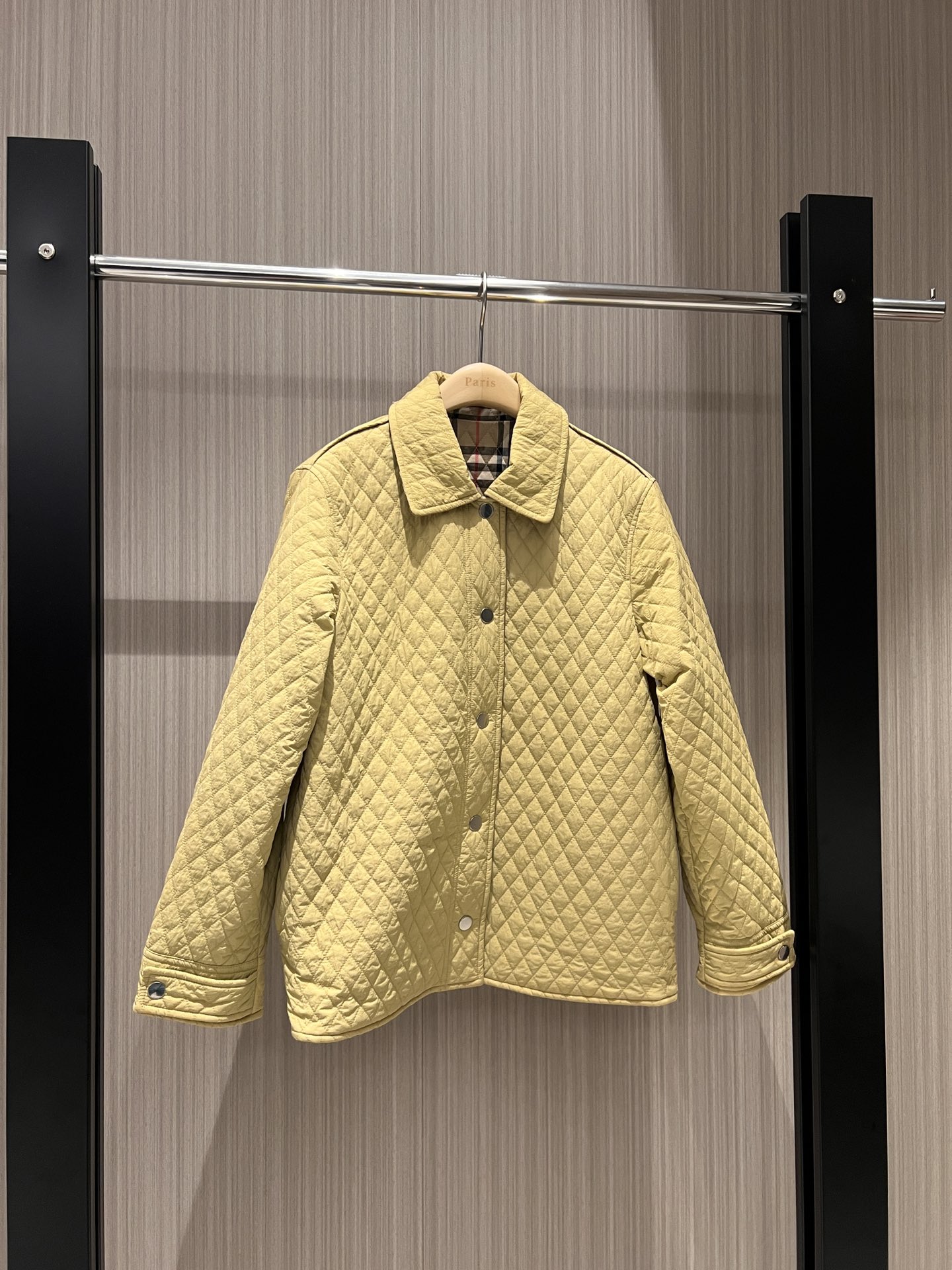 NO:323044,Recommended quilted diamond lapel cotton coat with autumn and winter. Loose and fashionable classic retro plaid on both sides. Hardware accessories are fully open. Casual commuting. Age-reducing versatile. Black khaki SML,, jackets & coats, jackets & coats, alexander wang.19860909秋冬推荐绗缝菱格翻领棉衣外套 两面穿夹克宽松时尚经典复古格纹 五金配件全开模 休闲通勤 减龄百搭 黑色卡其 SML,,jackets & coats,jackets & coats,alexander wang,Women's clothing
