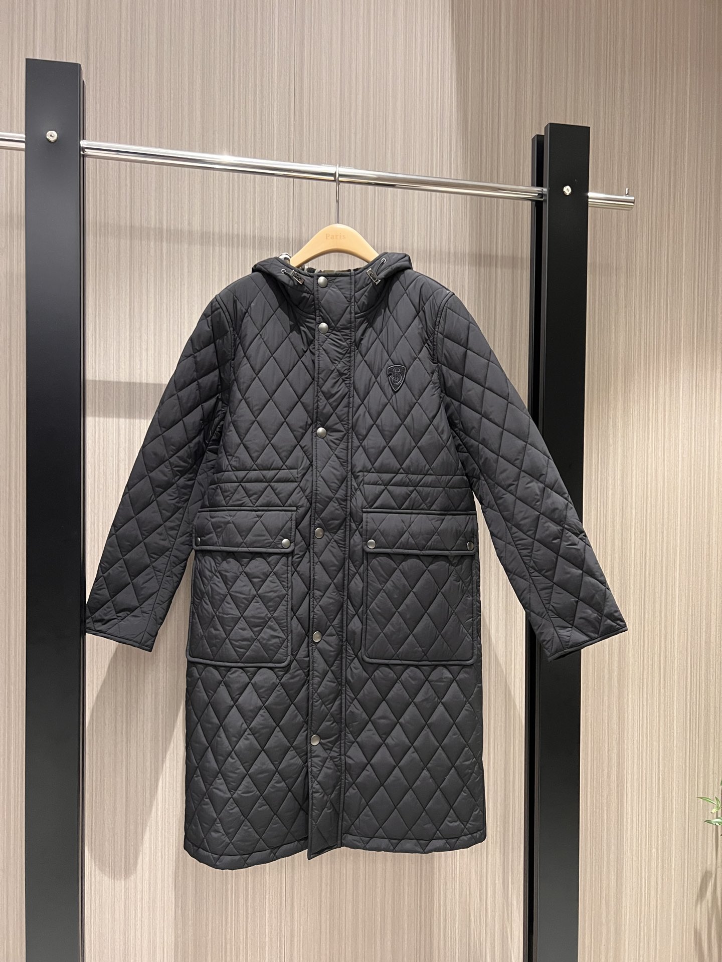 NO:484890,Recommended quilted diamond hooded long jacket with hooded jacket on both sides of cotton coat, square flip pockets on both sides of waist drawstring adjustment, waist-retractable adjustment, casual and slimming custom pure cotton plaid lining, hardware accessories full mold opening, snap zipper design, fashionable and warm, age-reducing versatile, black khaki S-XXL,, jackets & coats,hats,alexander wang19860909秋冬推荐绗缝菱格连帽长款外套 棉服大衣两侧方形翻盖口袋 腰部抽绳调节 可收腰调节 休闲显瘦定制纯棉格纹内衬 五金配件全开模 按扣拉链设计 时尚保暖 减龄百搭 黑色卡其 S-XXL,,jackets & coats,hats,alexander wang,Women's clothing