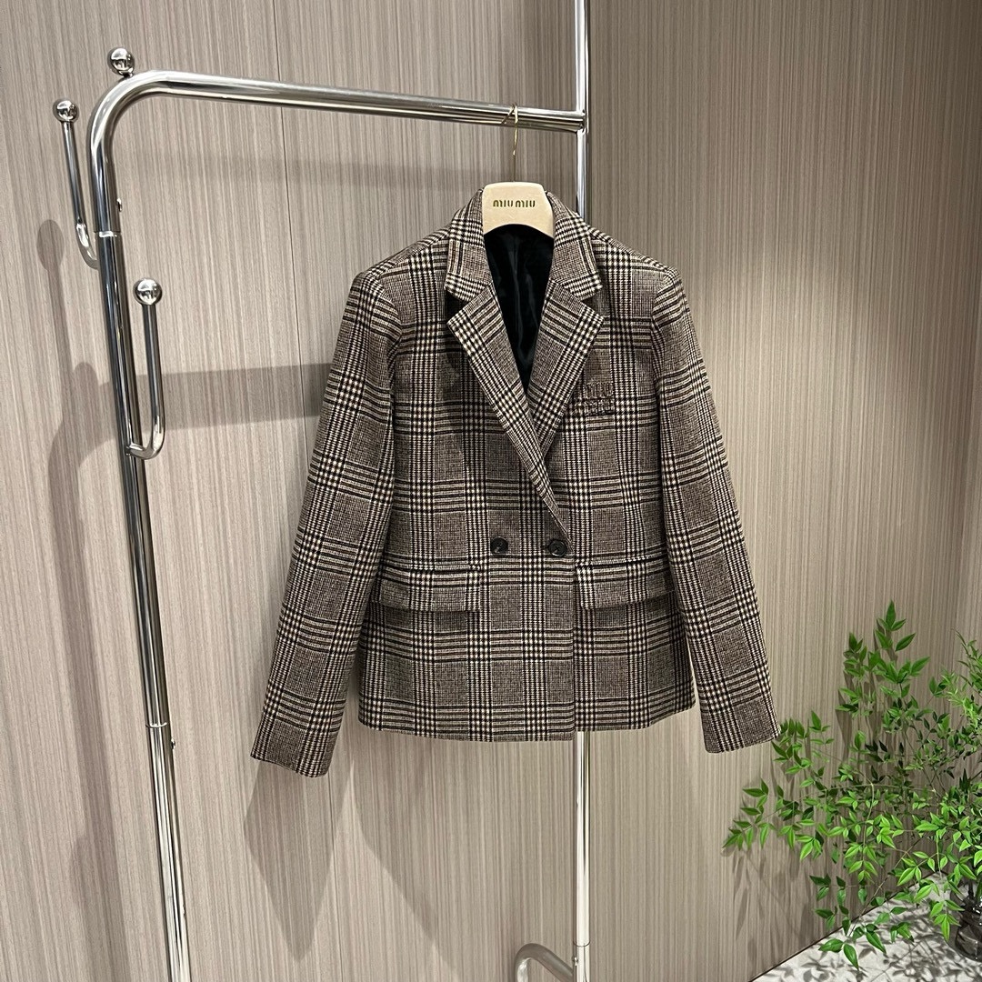 NO:503702,New style recommended retro plaid two-button wool blazer, breast patch embroidered logo letters decorative silhouette loose, pocket plaid labor and material, fashion and casual, classic and versatile SML,, jackets & coats, business suit, alexander wang19860909新款推荐复古格纹两扣羊毛西装外套 胸前贴布绣logo字母装饰廓形宽松 口袋对格费工费料 时尚休闲 经典百搭SML,,jackets & coats,business suit,alexander wang,Women's clothing