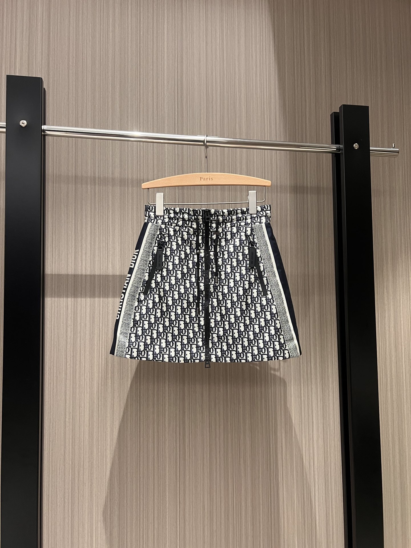 NO:533840,Recommended presbyopia jacquard double zipper design cotton A-line skirt with adjustable waist drawstring hardware accessories mold opening sweet and cool versatile fashion and age-reducing. It can be worn with the same coat, presbyopia black SML, skirts, jackets & coats, alexander wang19860909秋冬推荐老花提花双开拉链设计夹棉A字半裙 腰围抽绳可调节五金配件开模 甜酷百搭 时尚减龄 可搭同款外套老花黑色 SML,,skirts,jackets & coats,alexander wang,Women's clothing