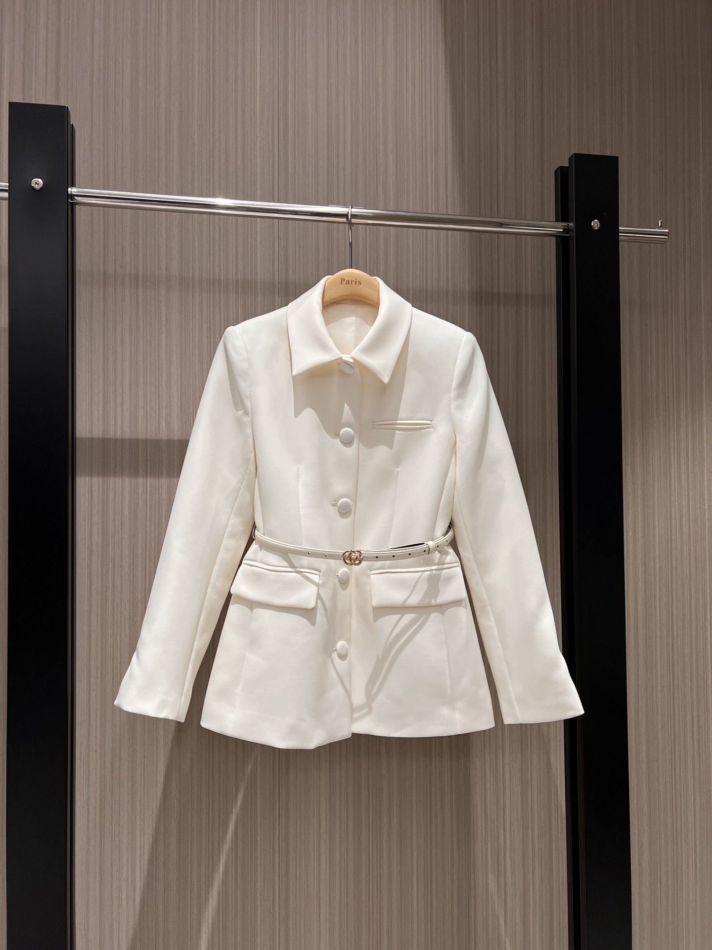 NO:313805,New style recommended stars, catwalk style, double G small belt decorative Chinese suit jacket lapel breast, three-dimensional tailoring, slim fit and slim can be worn with the same suit shorts, capable commuting, elegant and intellectual, black and white, SML, shorts, jackets & coats, business suit, alexander wang19860909新款推荐明星 走秀款 双G小腰带装饰中式西装外套翻领排扣 立体剪裁 修身显瘦可搭同款西装短裤 通勤干练 优雅知性 黑色白色 SML,,shorts,jackets & coats,business suit,alexander wang,Women's clothing