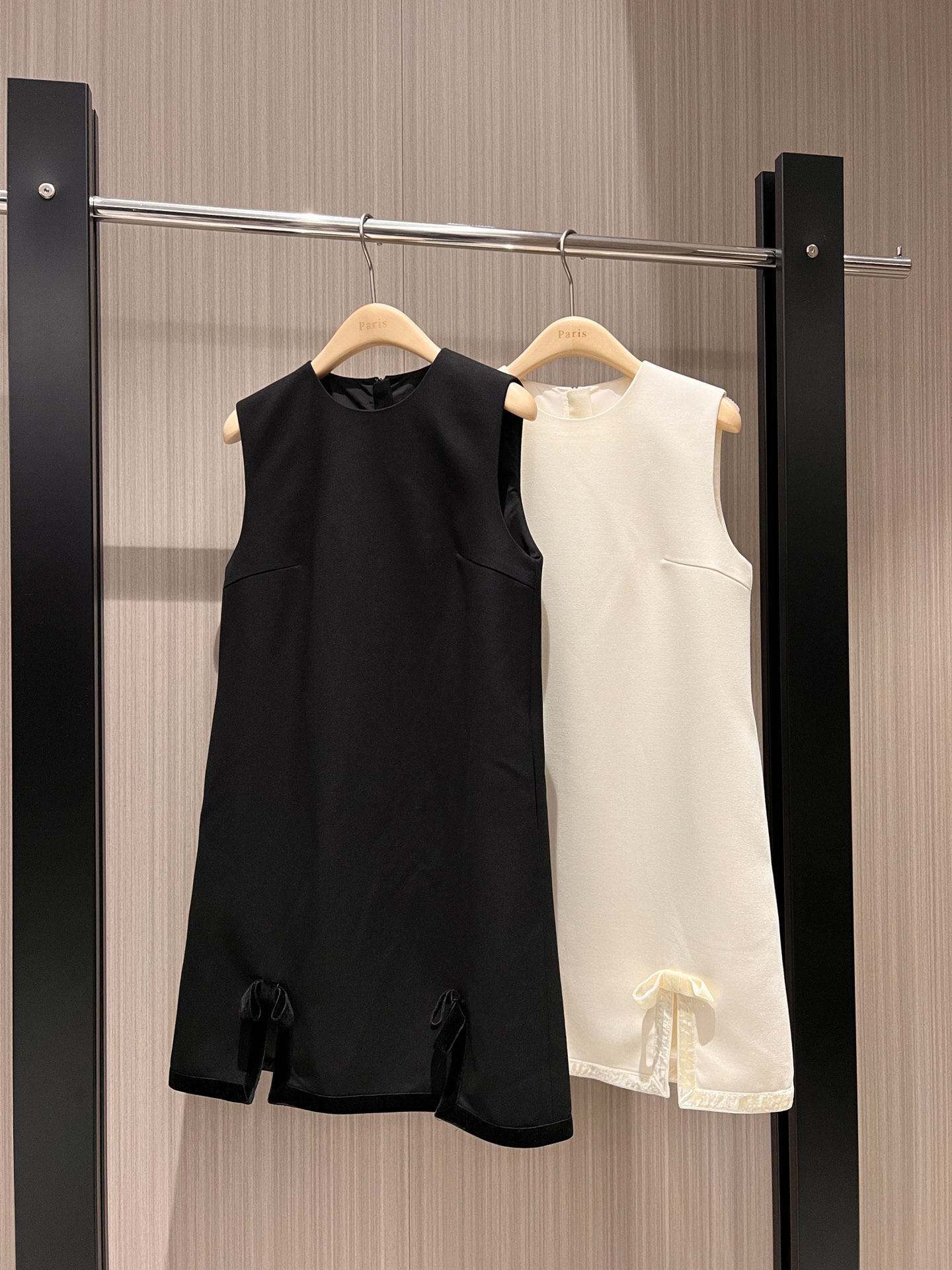 NO:477979,Early spring Recommended spliced ​​velvet bow decorative sleeveless vest dress with skirt slit simple A-line style elegant and intellectual temperament slim and age-reducing versatile black and white SML, skirts, alexander wang19860909早春 推荐拼接丝绒蝴蝶结装饰无袖背心连衣裙裙摆开叉 简约A字版型优雅知性 气质修身 减龄百搭 黑色白色 SML,,skirts,alexander wang,Women's clothing