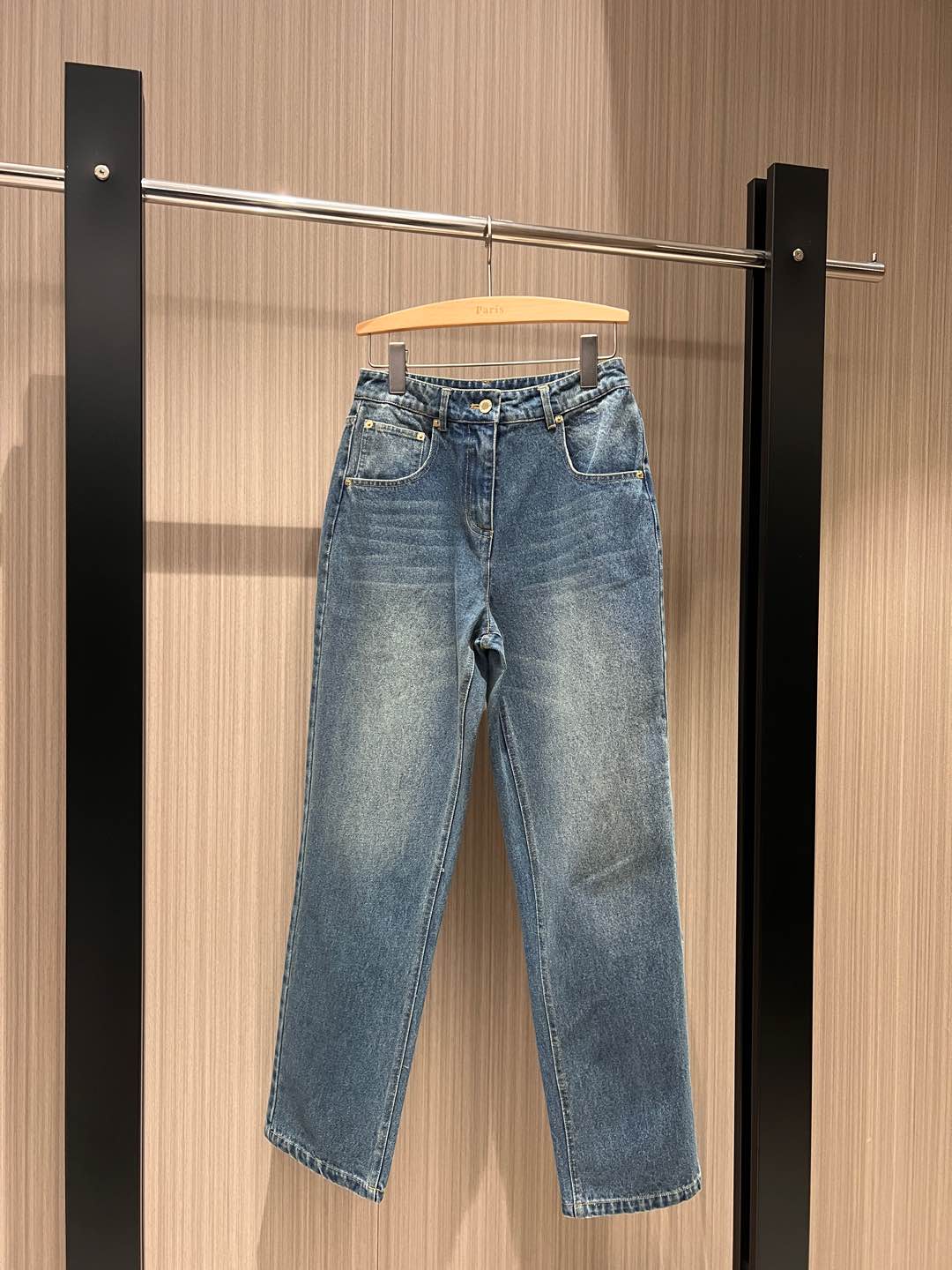 NO:294055,New washing-retro blue jeans straight-leg pants open mold hardware Metal brand decoration Casual and fashionable Age-reducing versatile jackets can be matched with the same series SML, jeans, jackets & coats, alexander wang19860909新款洗水复古蓝牛仔裤 直筒裤开模五金 金属牌牌装饰 休闲时尚 减龄百搭可搭同系列外套 SML,,jeans,jackets & coats,alexander wang,Women's clothing