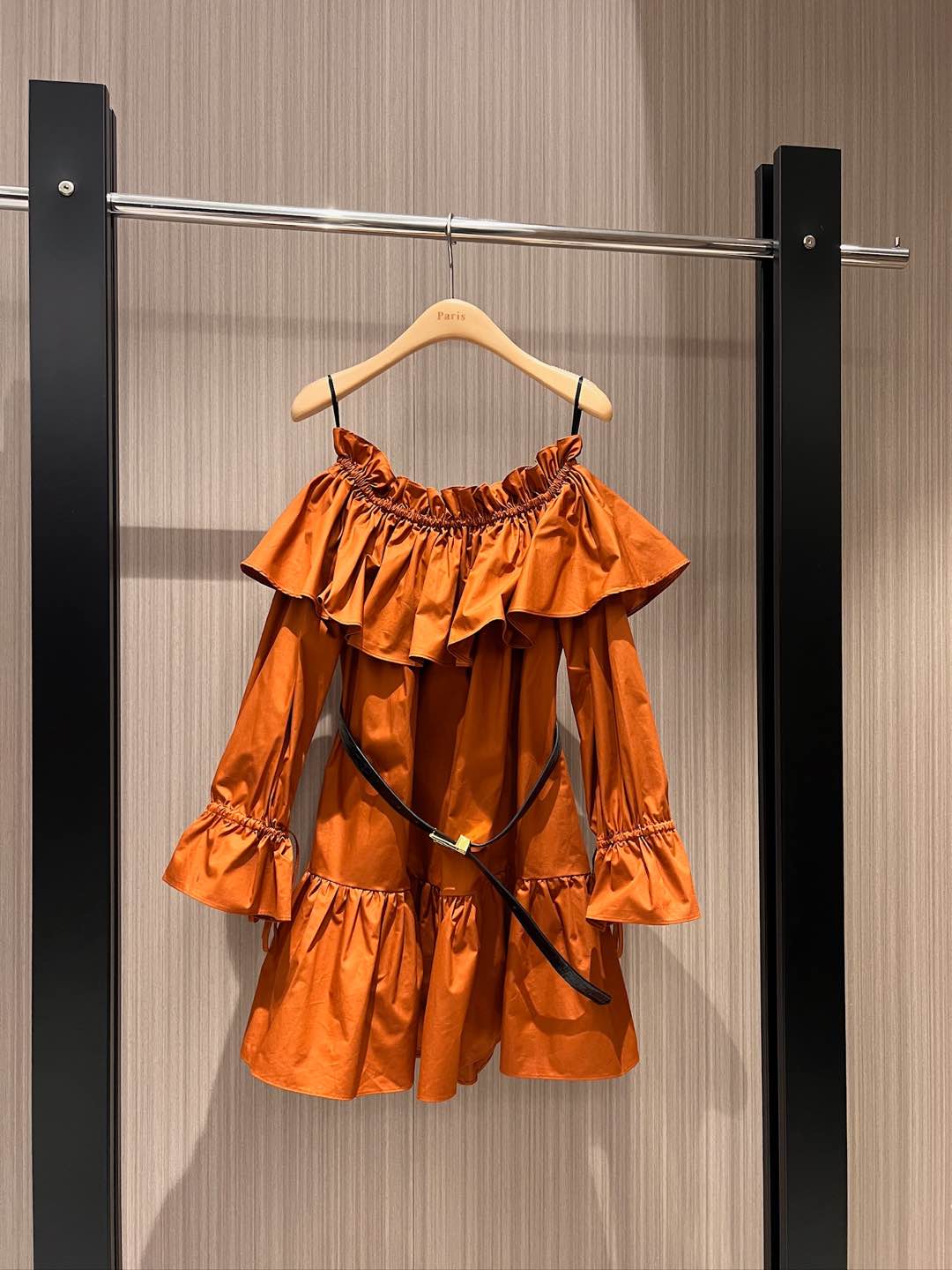 NO:295366,New early spring ruffled one-length neck dress with YSL waist and waist decorative cuffs tie bow A-line doll style essential holiday celebrity temperament sweet and age-reducing SML, saint laurent, skirts, alexander wang19860909早春新款荷叶边一字领连衣裙配送YSL腰腰装饰袖口系带蝴蝶结 A字娃娃版型 度假必备 名媛气质 甜美减龄 SML,,saint laurent,skirts,alexander wang,Women's clothing