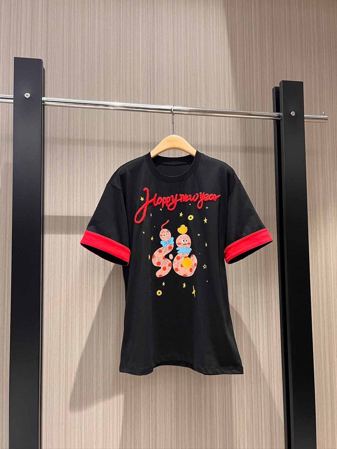 NO:295374,Early spring new snake year limited color curled sleeve hand-painted cute baby snake T-shirt New Year embroidery loose casual fashionable and versatile black and white SML, tees, t-shirt, alexander wang19860909早春新款蛇年限定撞色卷边袖手绘可爱宝宝蛇T恤新年刺绣 宽松休闲 时尚百搭 黑白 SML,,tees，t-shirt,alexander wang,Women's clothing